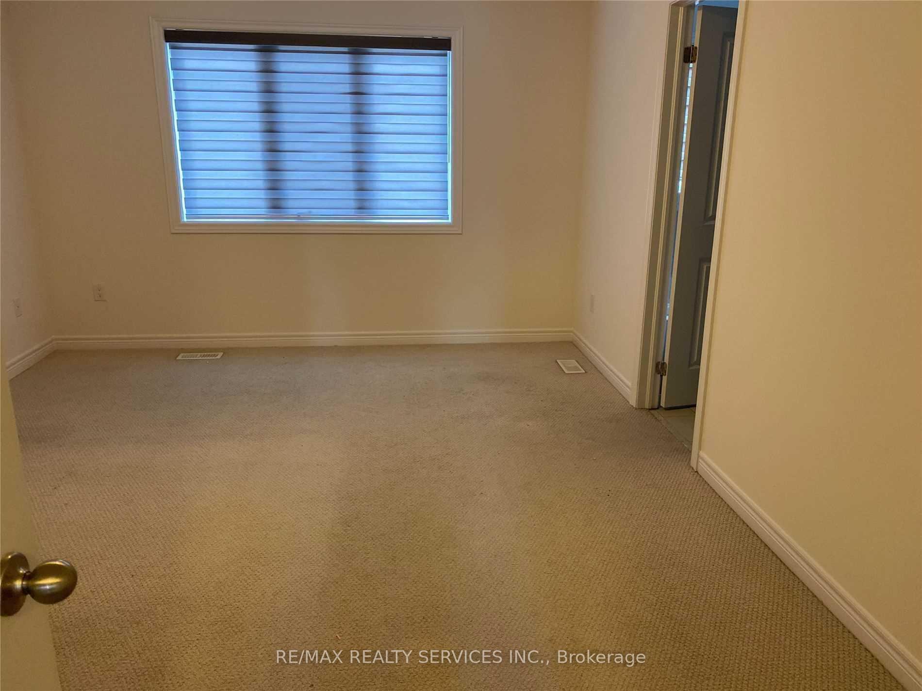 Photo 12 of 43 Hogan Manor Drive, Brampton, Northwest Brampton — HOMEH