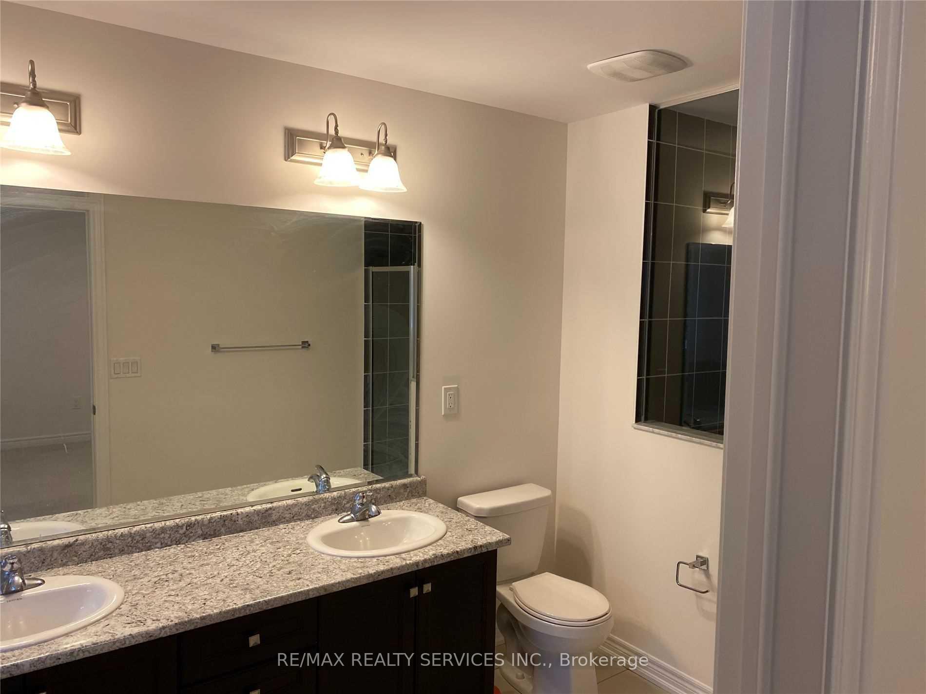 Photo 14 of 43 Hogan Manor Drive, Brampton, Northwest Brampton — HOMEH