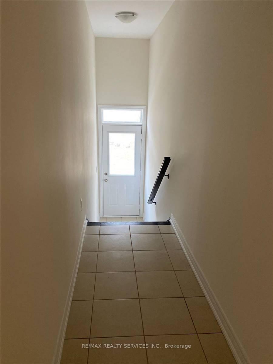 Photo 16 of 43 Hogan Manor Drive, Brampton, Northwest Brampton — HOMEH