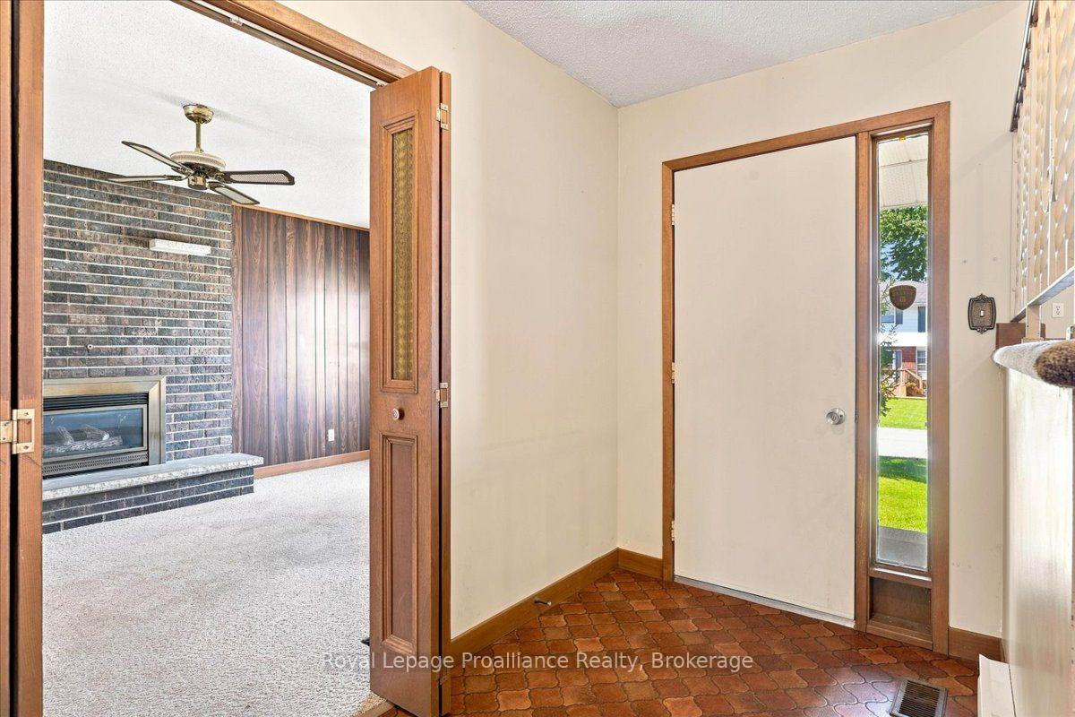 Photo 5 of 28 Kensington Crescent, Belleville, Belleville Ward — HOMEH