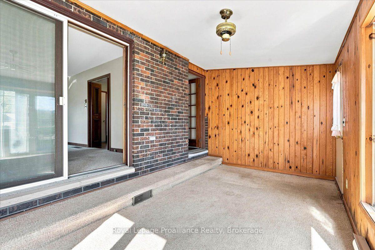 Photo 9 of 28 Kensington Crescent, Belleville, Belleville Ward — HOMEH