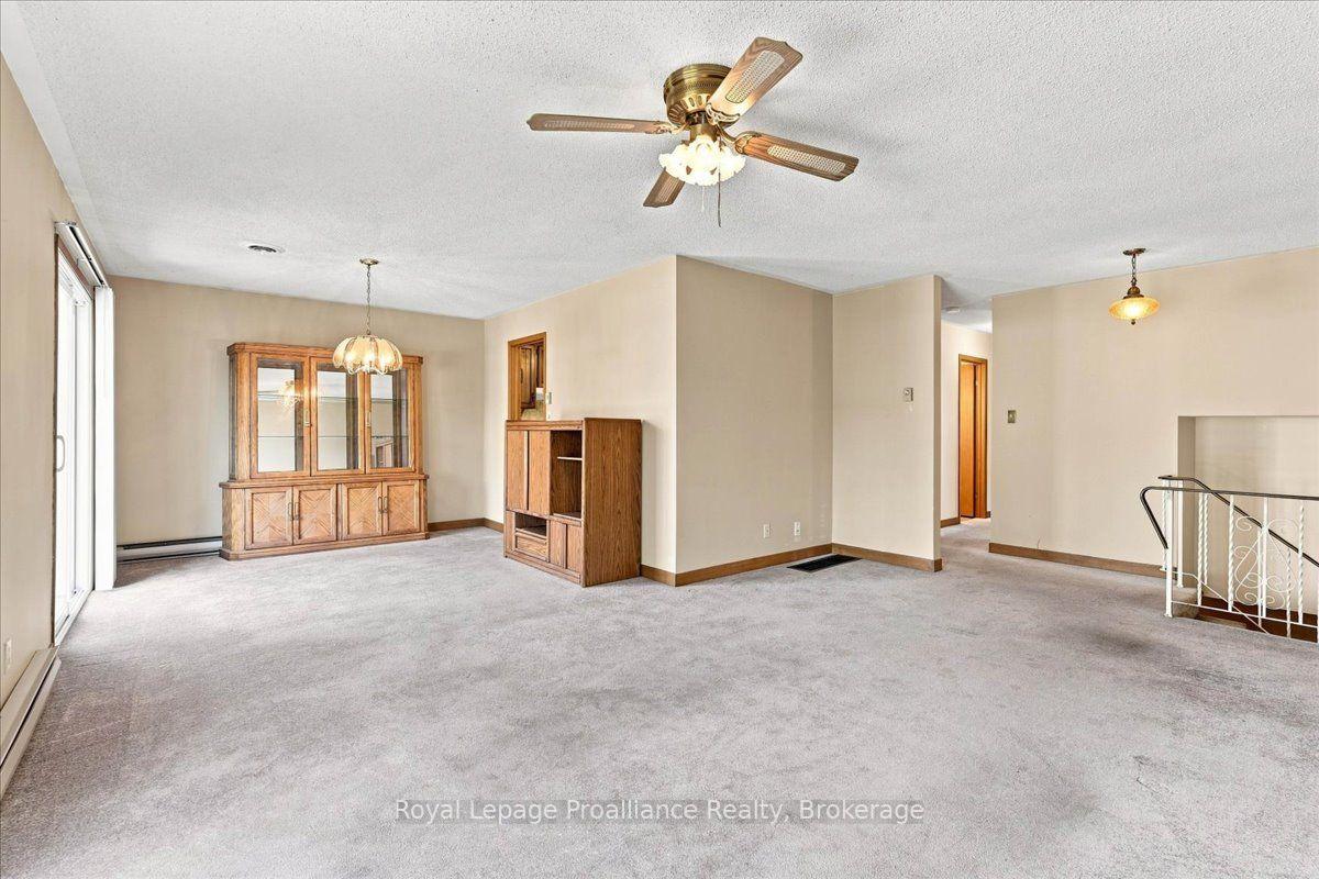 Photo 13 of 28 Kensington Crescent, Belleville, Belleville Ward — HOMEH