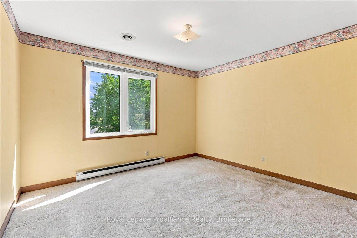Photo 22 of 28 Kensington Crescent, Belleville, Belleville Ward — HOMEH