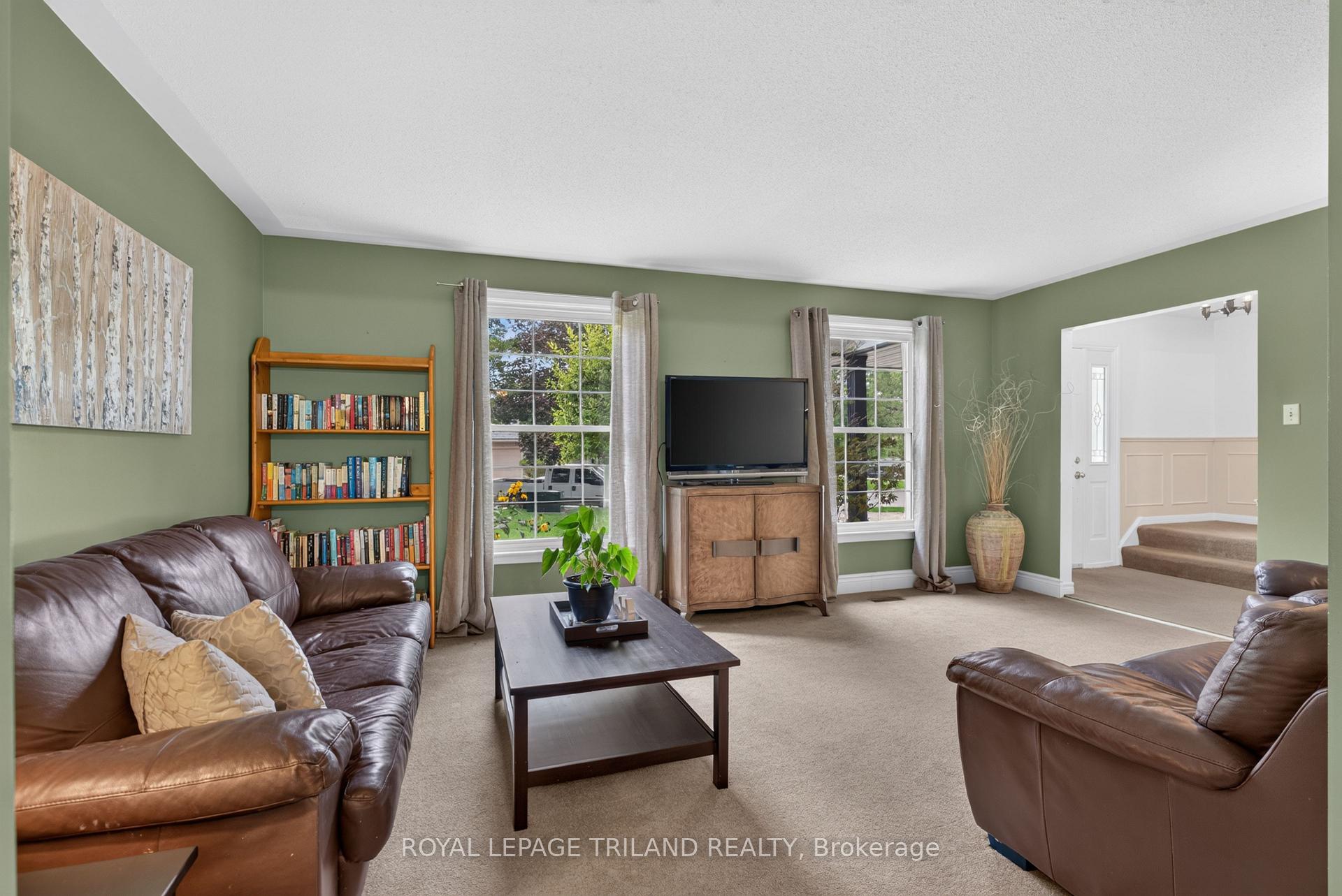 Photo 4 of 165 Camden Crescent, London, North G — HOMEH
