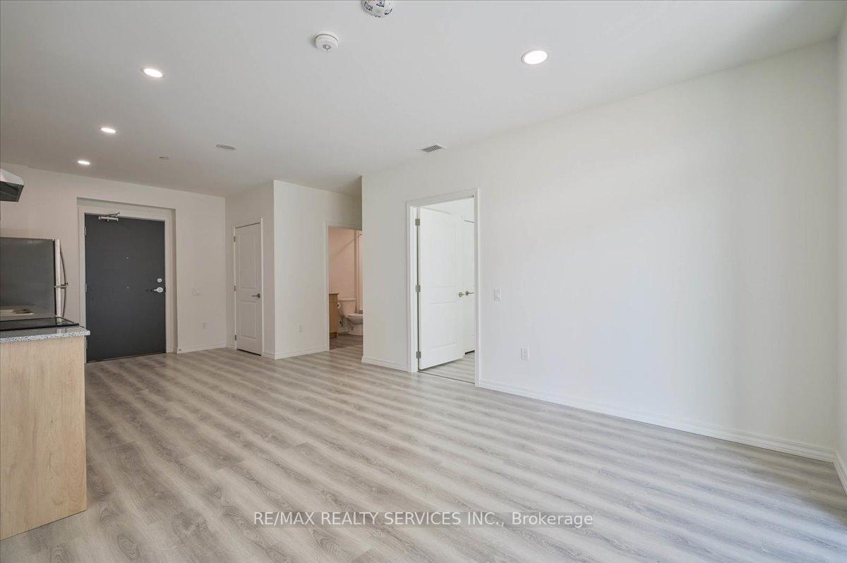 Photo 6 of Unit 504, 181 Elmira Road S, Guelph, Willow West/Sugarbush/West Acres — HOMEH