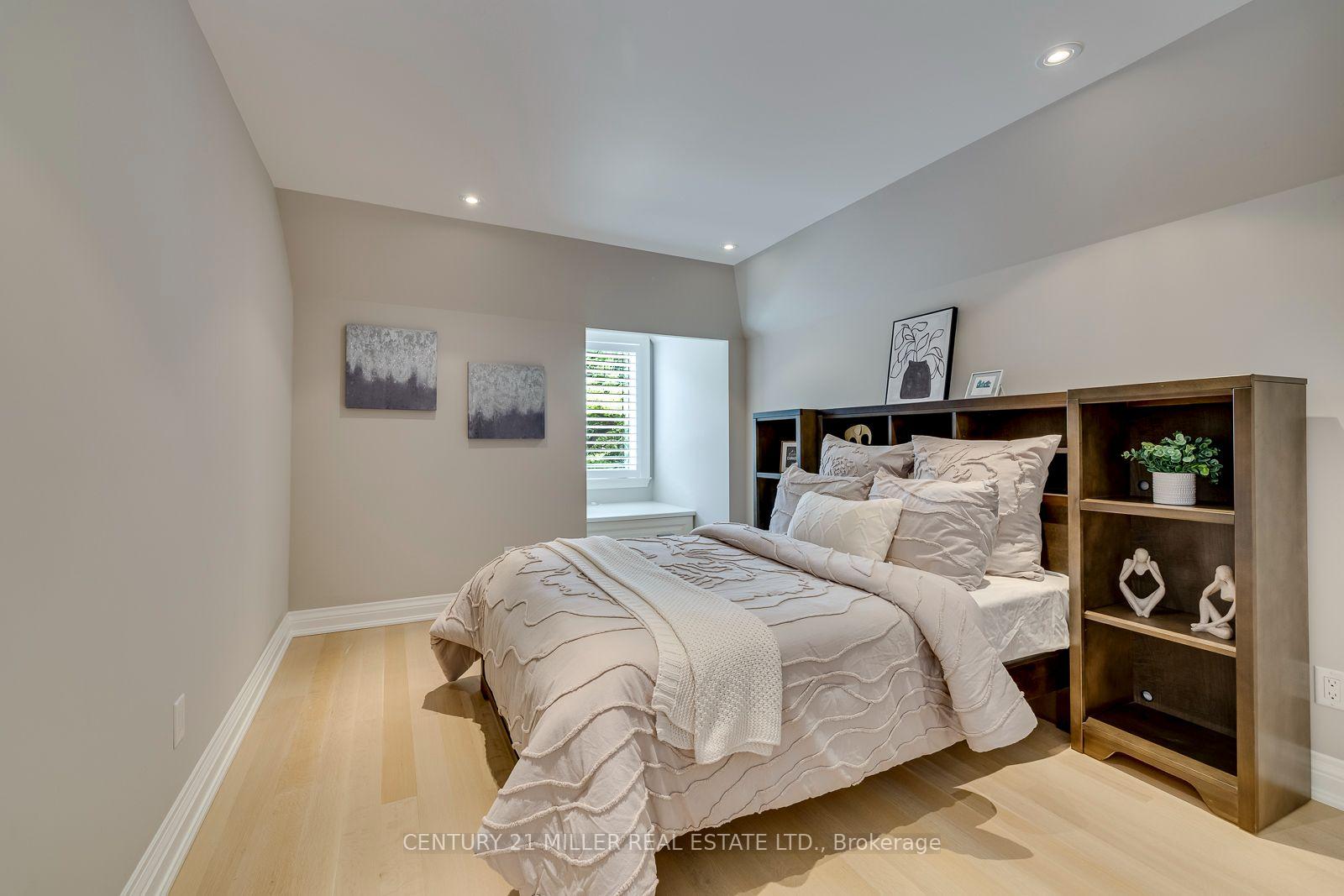 Photo 30 of 168 Walby Drive, Oakville, Southwest — HOMEH