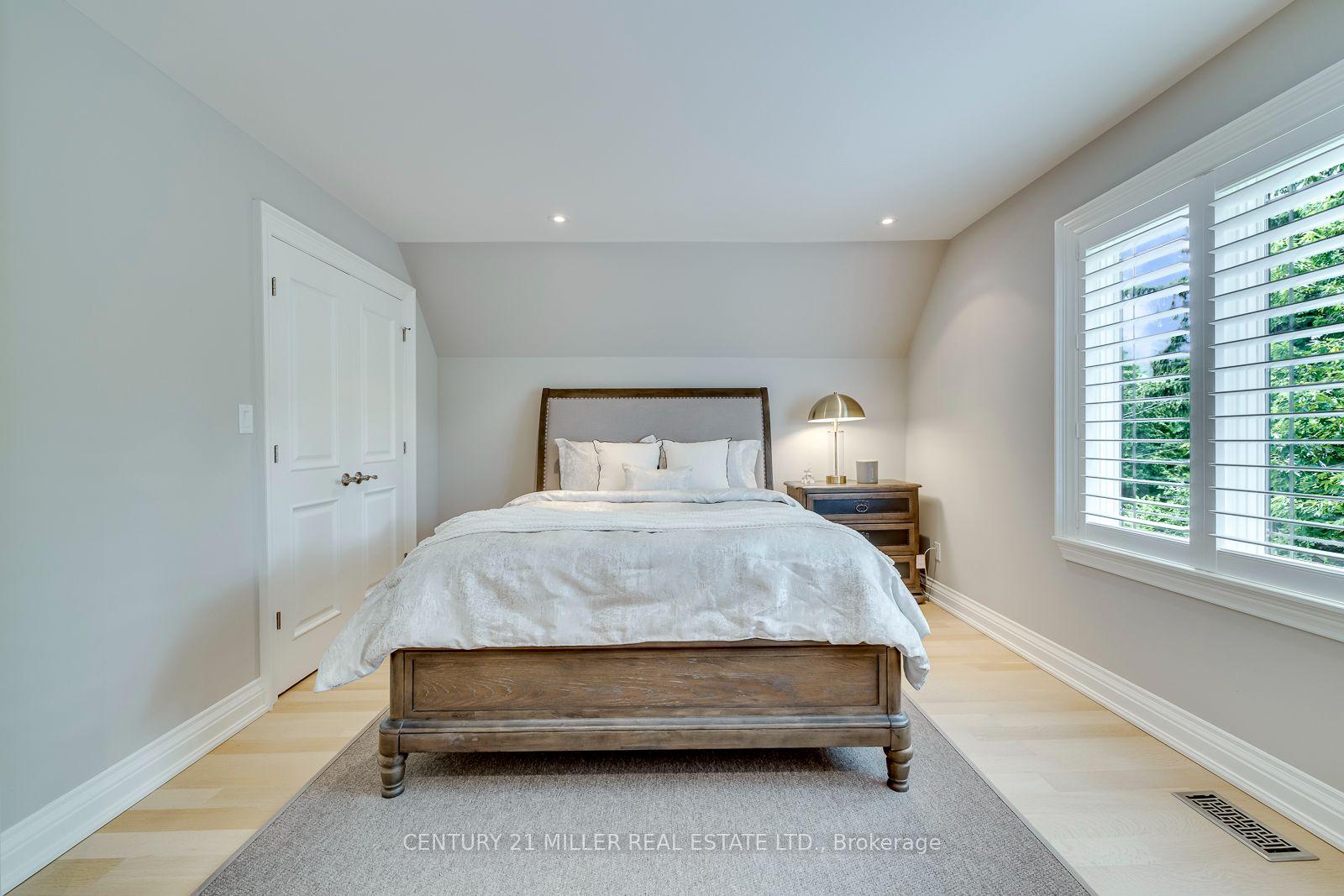 Photo 31 of 168 Walby Drive, Oakville, Southwest — HOMEH