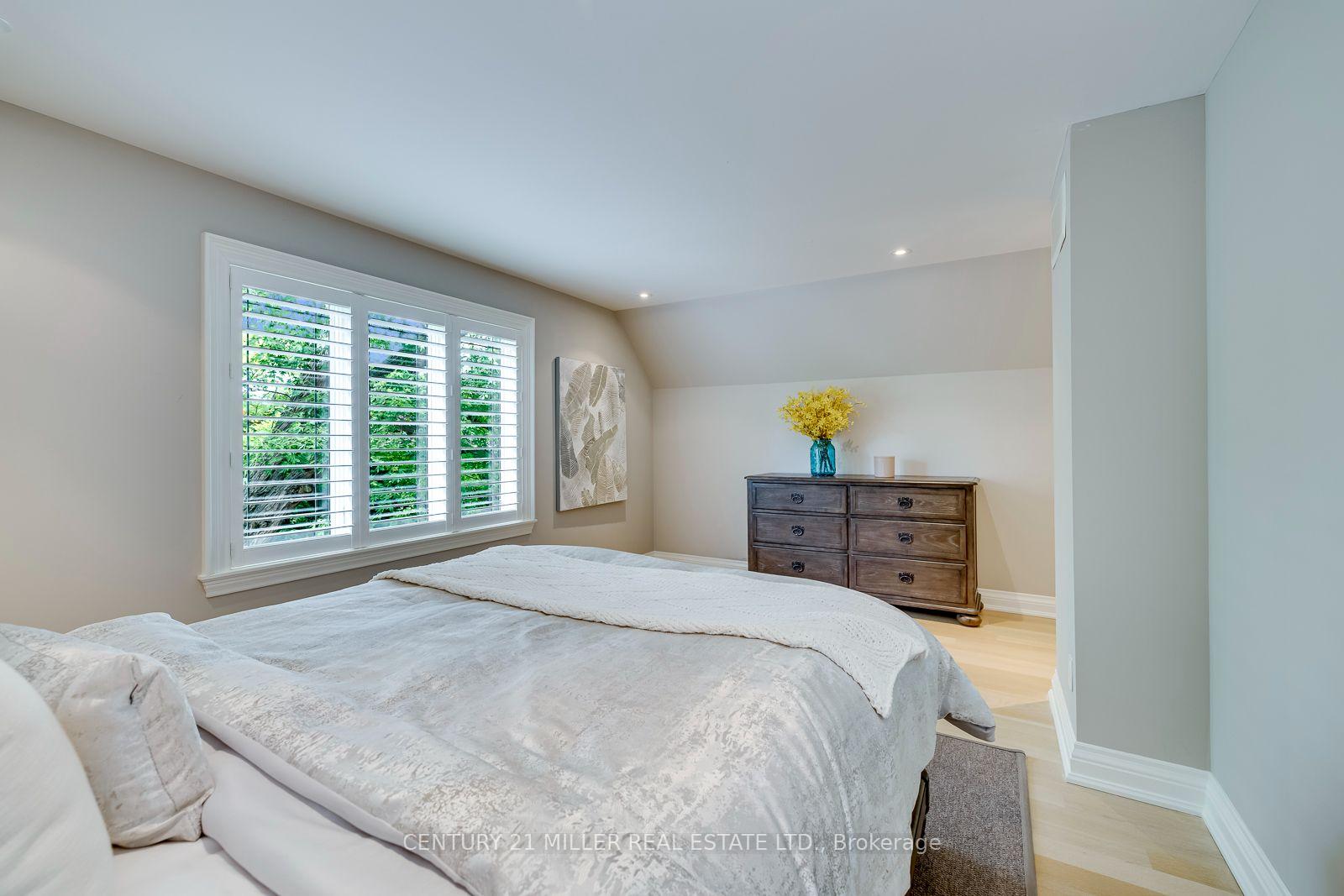 Photo 32 of 168 Walby Drive, Oakville, Southwest — HOMEH