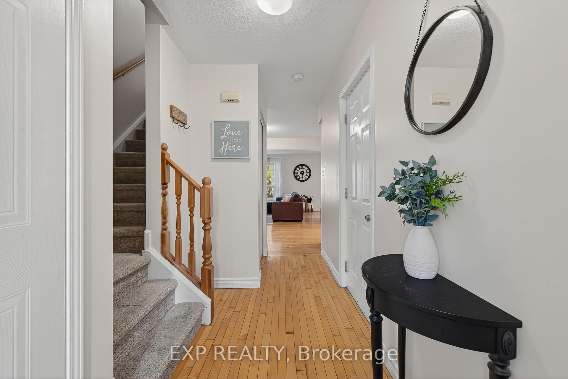 Photo 3 of 475 Annapolis Court, Waterloo, Colonial Acres — HOMEH