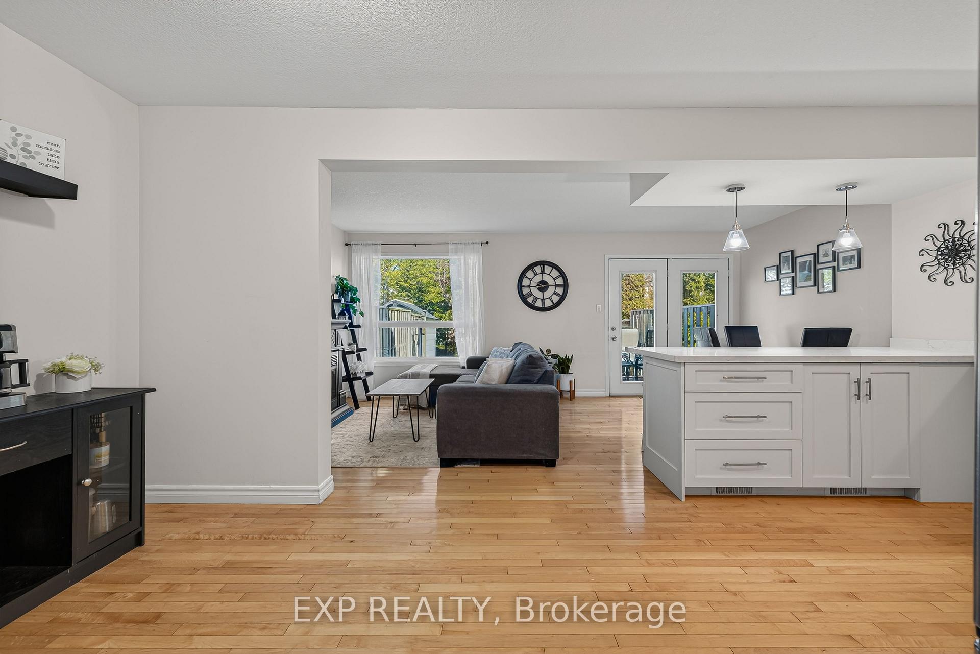 Photo 4 of 475 Annapolis Court, Waterloo, Colonial Acres — HOMEH