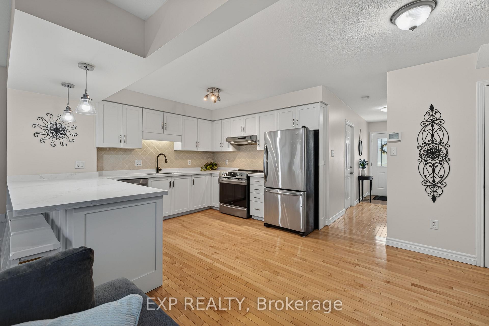 Photo 5 of 475 Annapolis Court, Waterloo, Colonial Acres — HOMEH