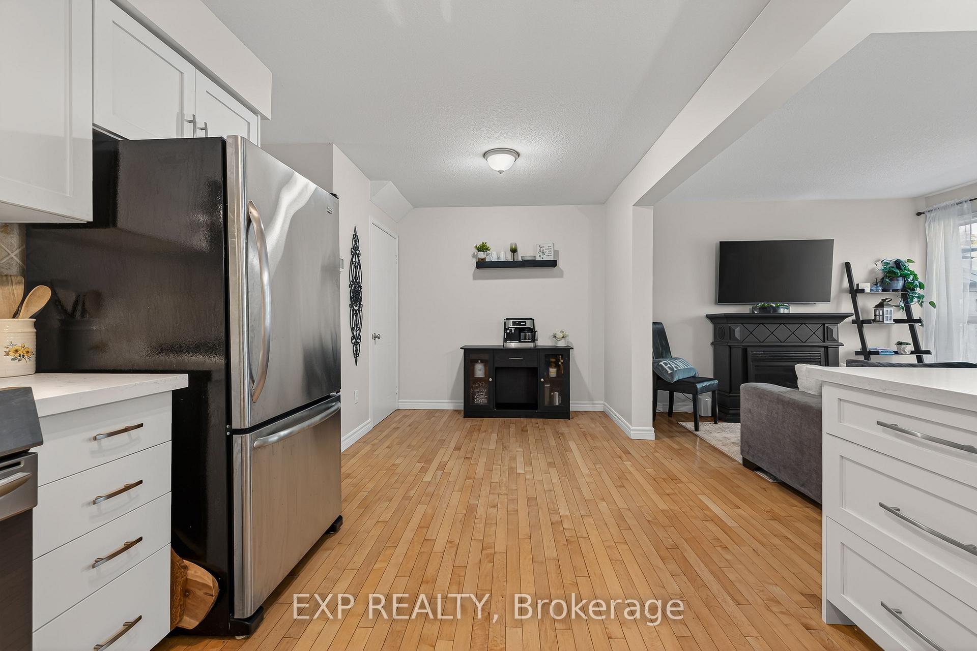 Photo 9 of 475 Annapolis Court, Waterloo, Colonial Acres — HOMEH