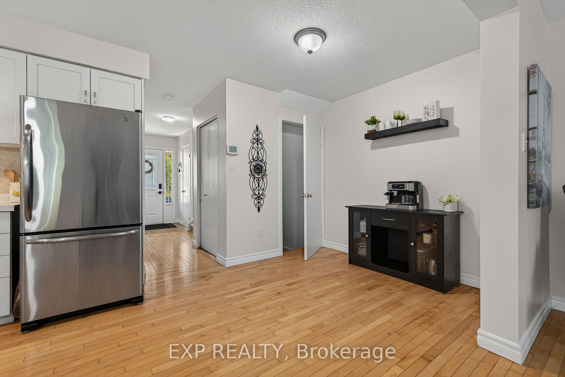 Photo 10 of 475 Annapolis Court, Waterloo, Colonial Acres — HOMEH
