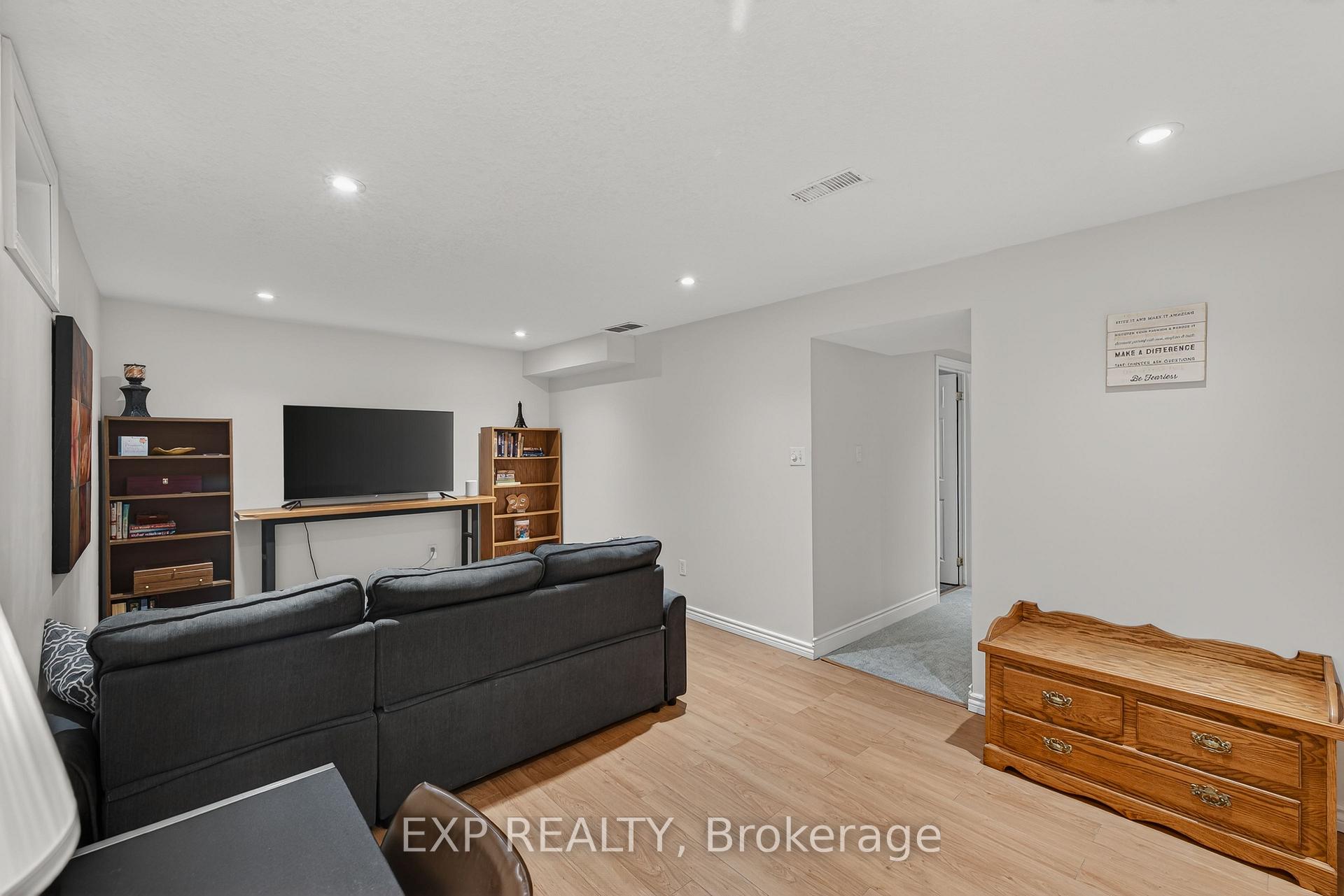 Photo 32 of 475 Annapolis Court, Waterloo, Colonial Acres — HOMEH