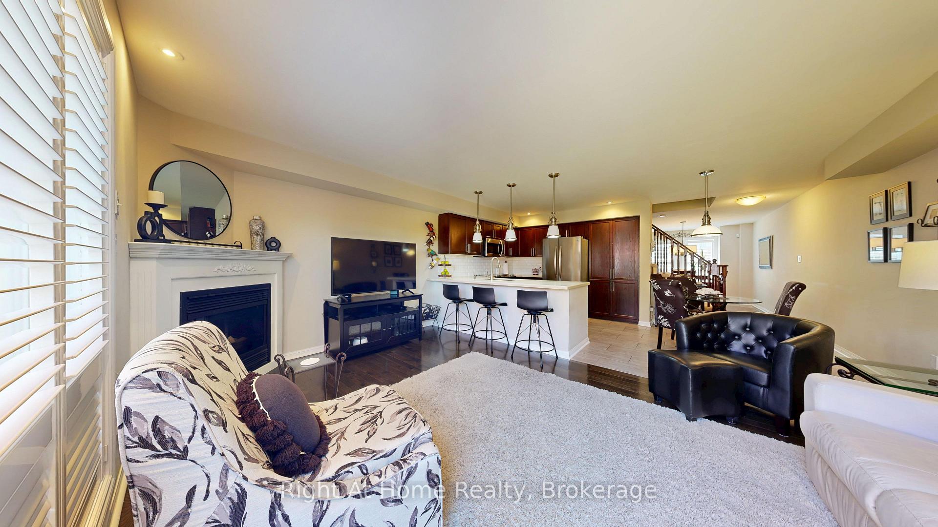 Photo 5 of 40 Torr Lane, Ajax, Central — HOMEH
