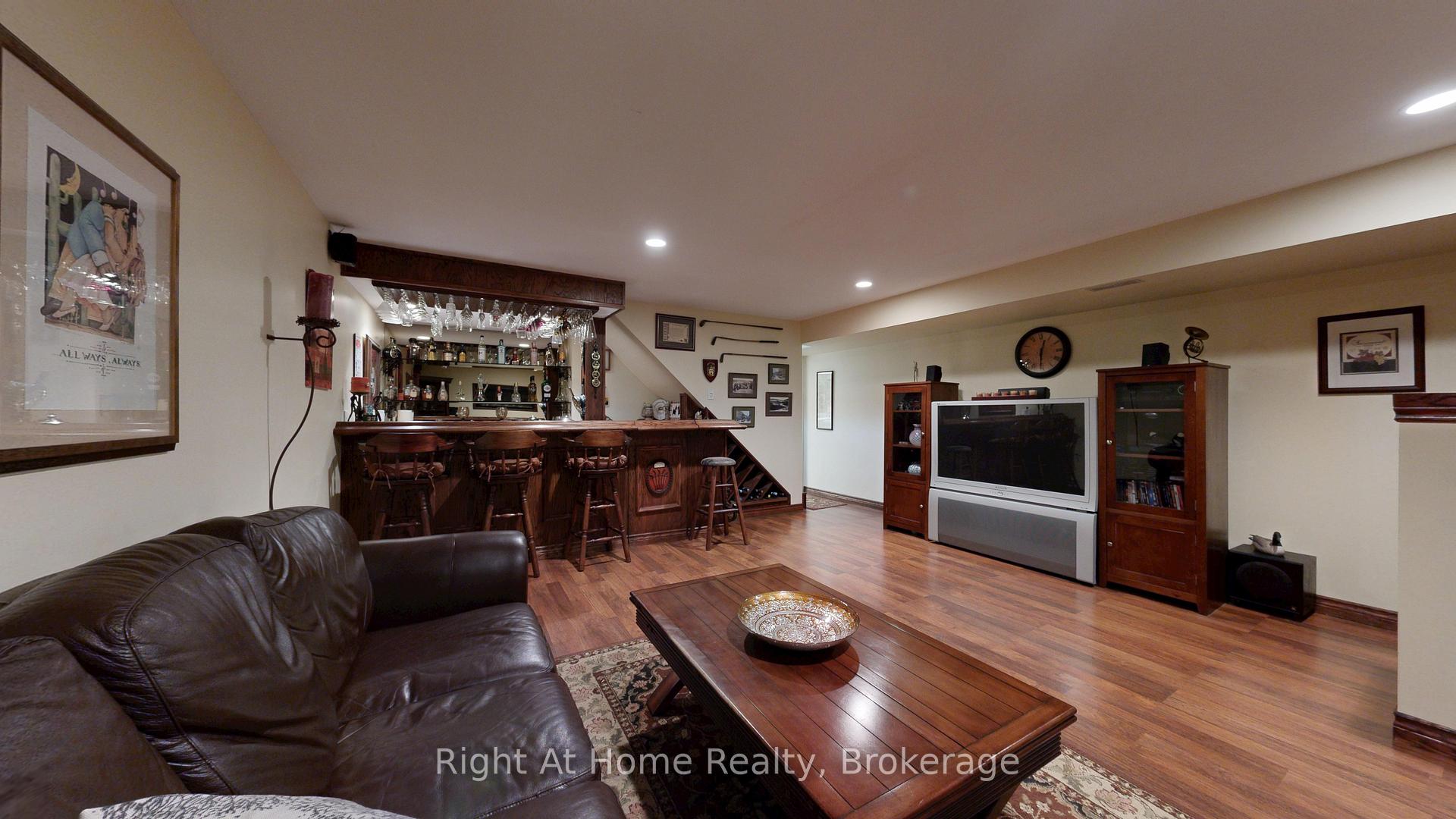 Photo 8 of 40 Torr Lane, Ajax, Central — HOMEH