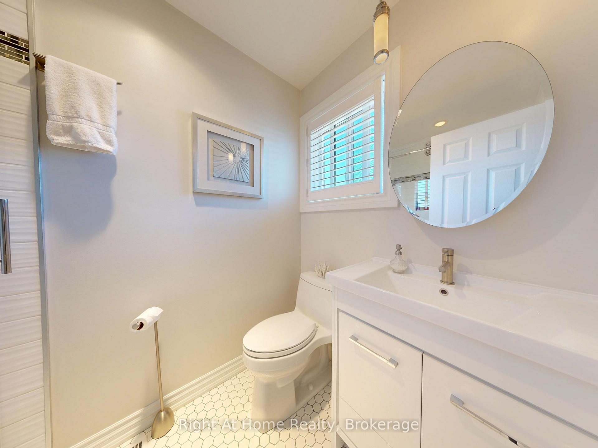Photo 14 of 40 Torr Lane, Ajax, Central — HOMEH