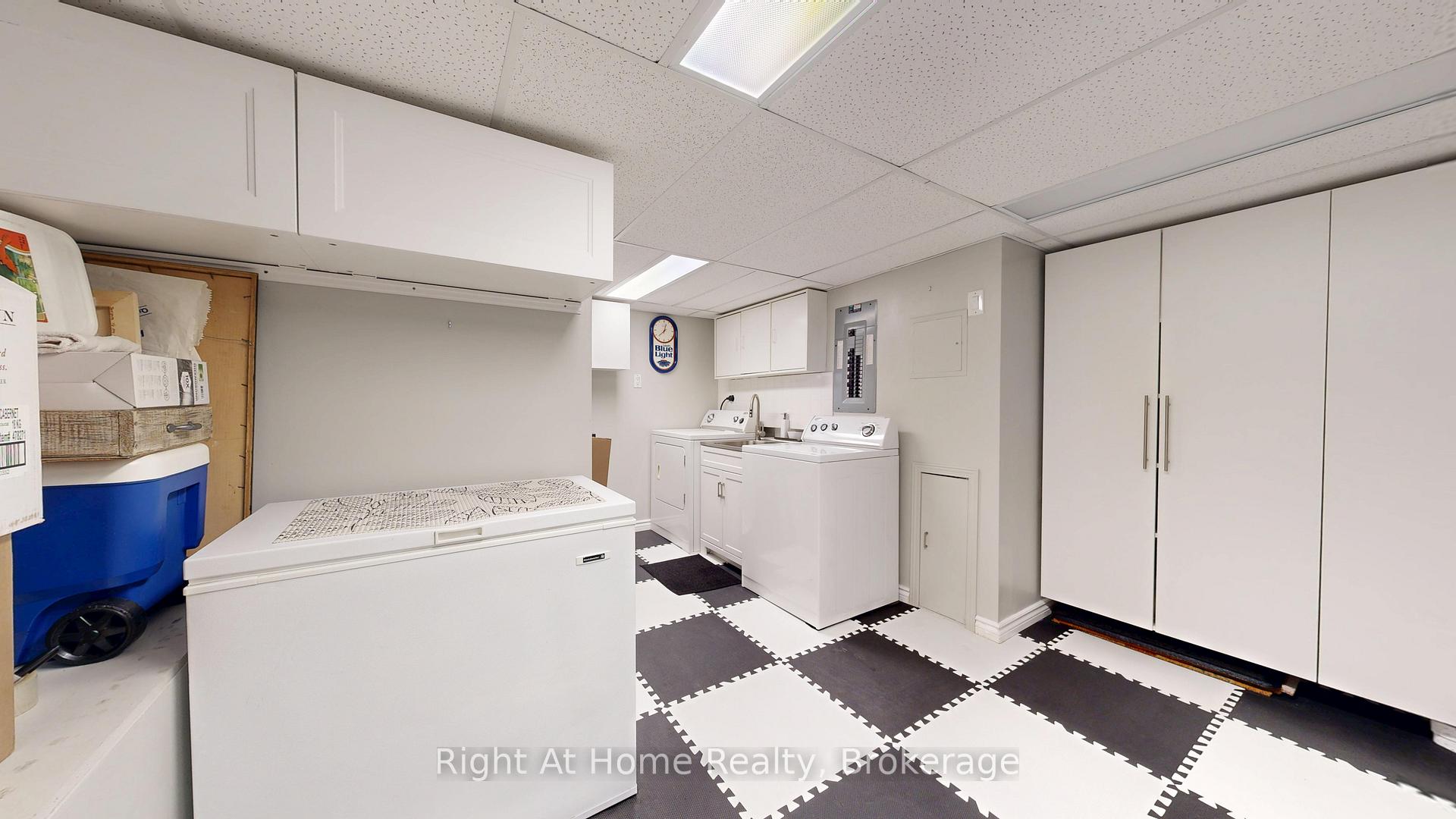 Photo 17 of 40 Torr Lane, Ajax, Central — HOMEH