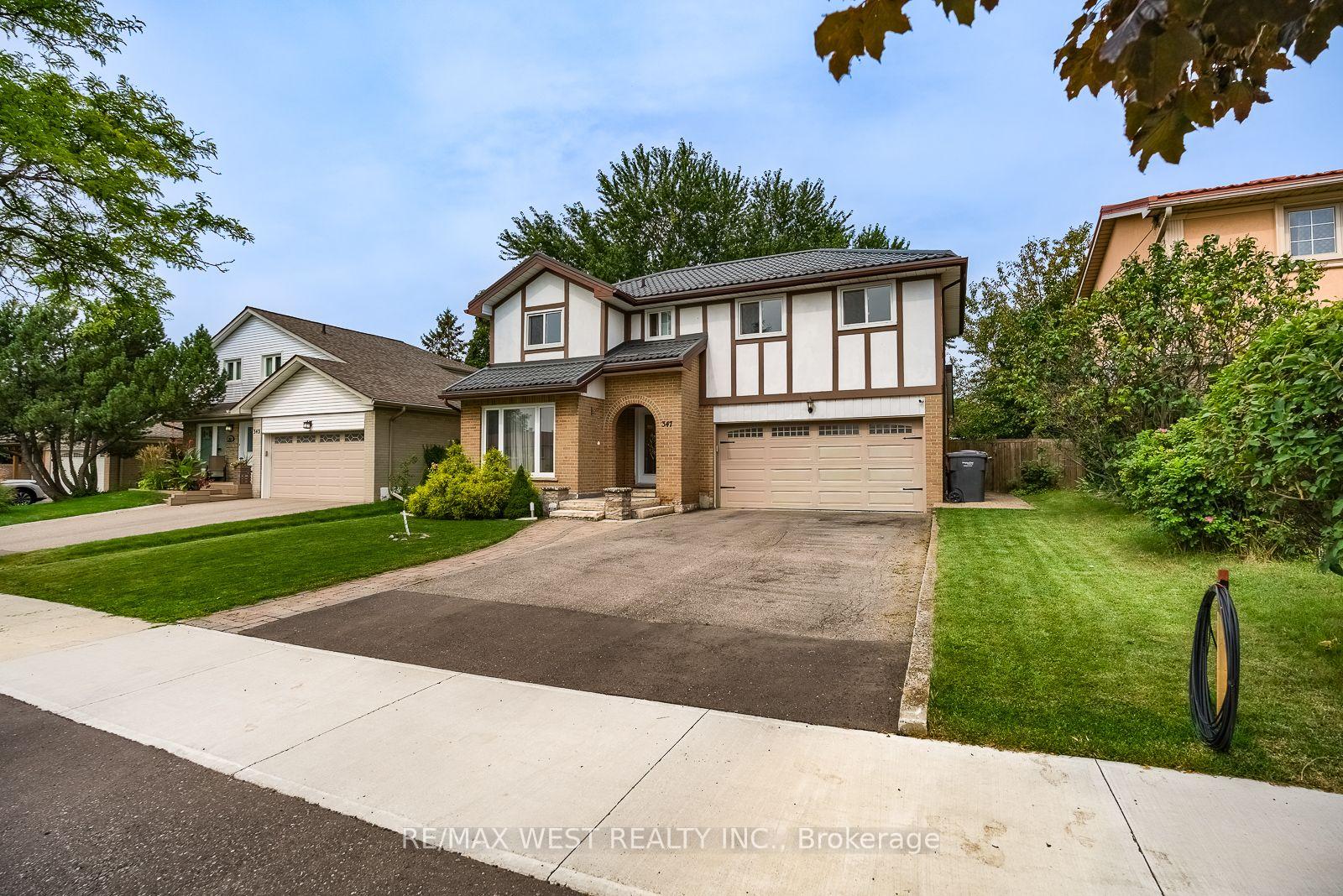 Photo 3 of 347 Karen Park Crescent, Mississauga, Mississauga Valleys — HOMEH
