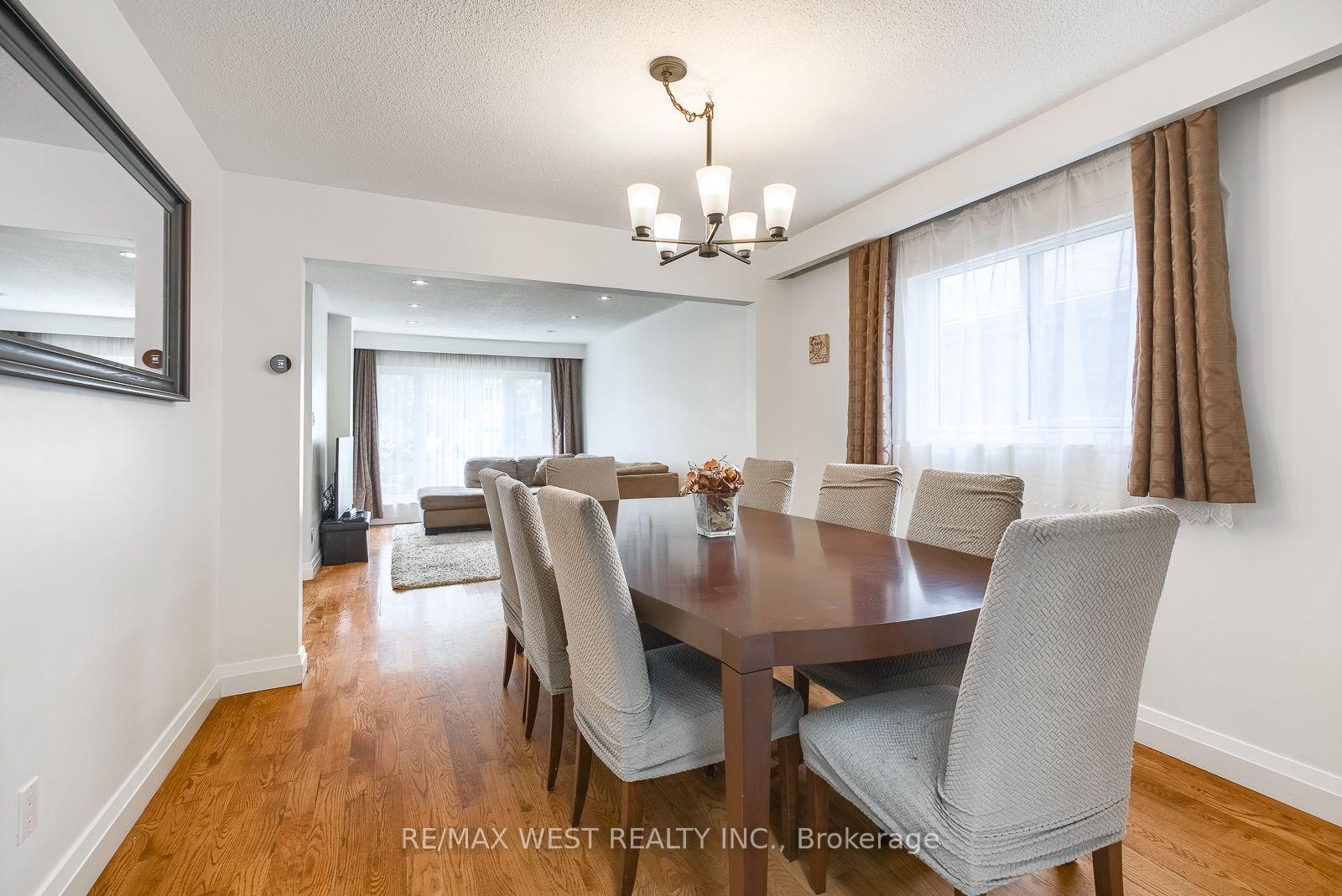 Photo 10 of 347 Karen Park Crescent, Mississauga, Mississauga Valleys — HOMEH