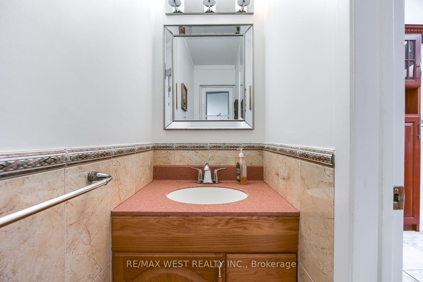 Photo 21 of 347 Karen Park Crescent, Mississauga, Mississauga Valleys — HOMEH