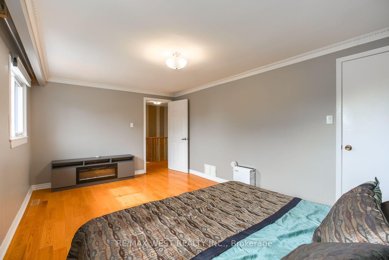 Photo 23 of 347 Karen Park Crescent, Mississauga, Mississauga Valleys — HOMEH