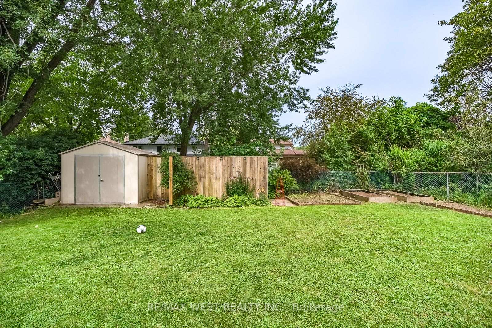 Photo 40 of 347 Karen Park Crescent, Mississauga, Mississauga Valleys — HOMEH