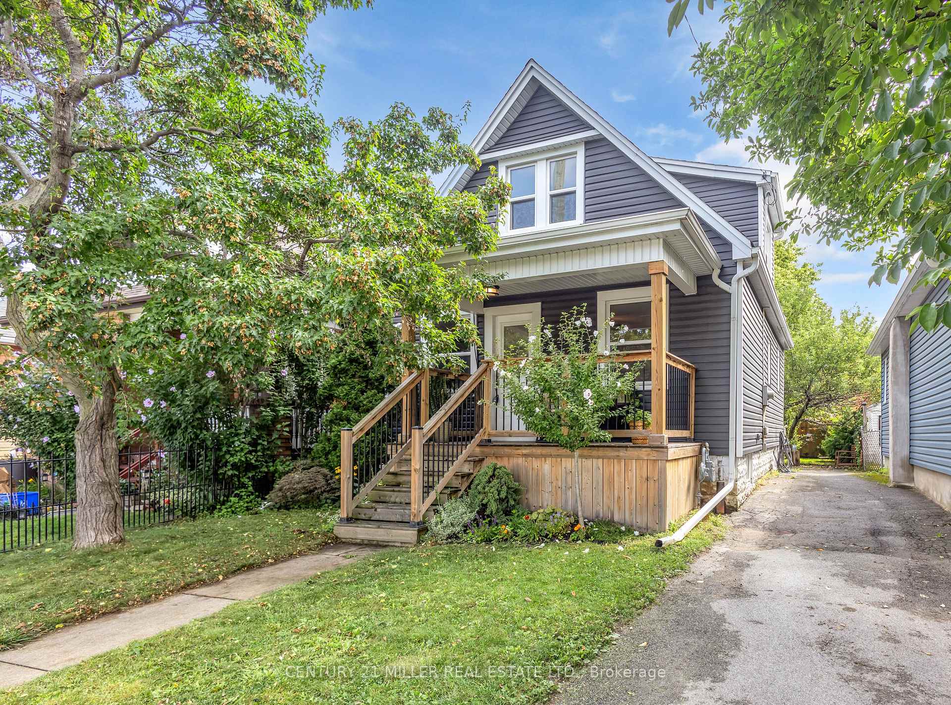 Photo 1 of 16 Wexford Avenue N, Hamilton, Crown Point — HOMEH