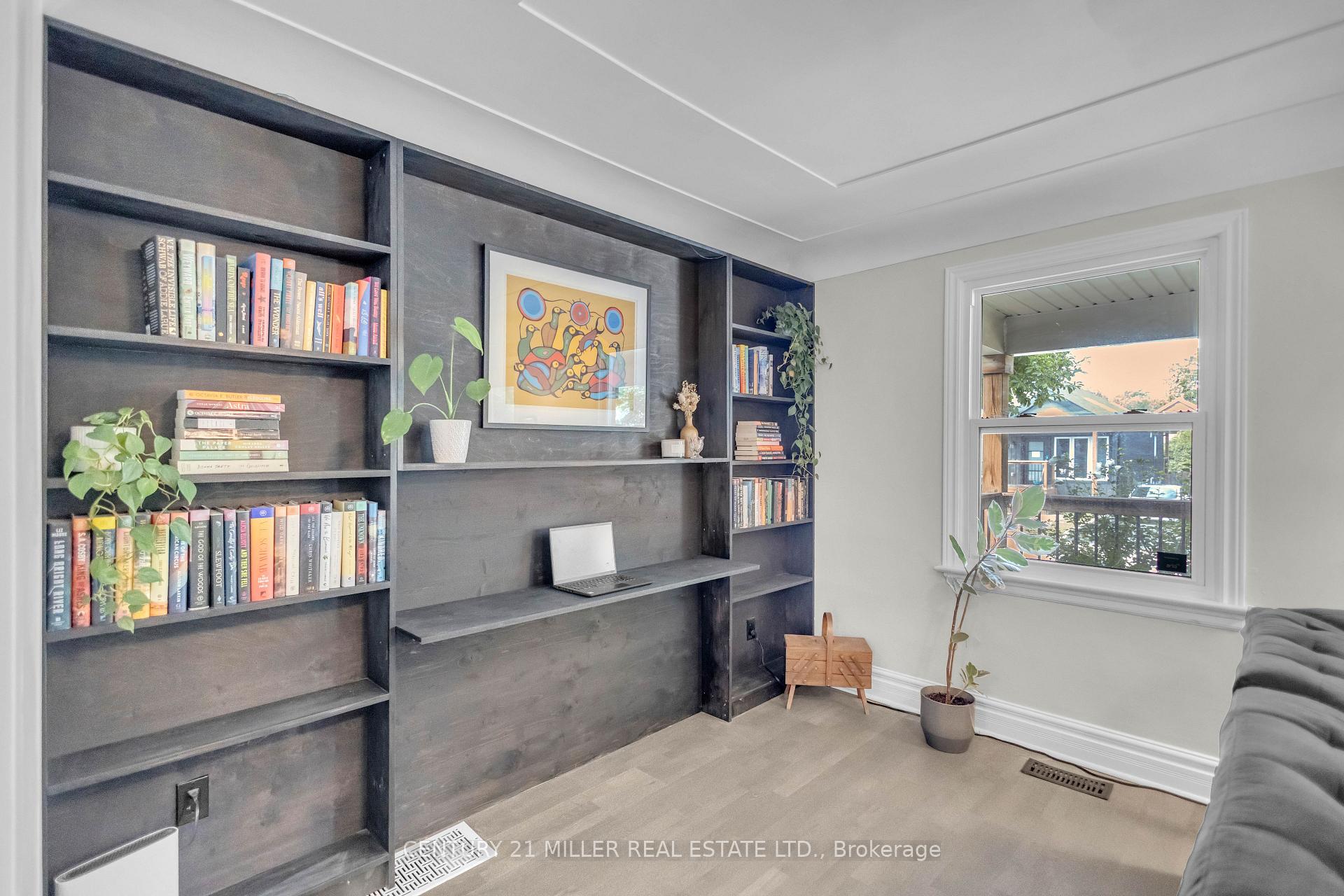 Photo 5 of 16 Wexford Avenue N, Hamilton, Crown Point — HOMEH