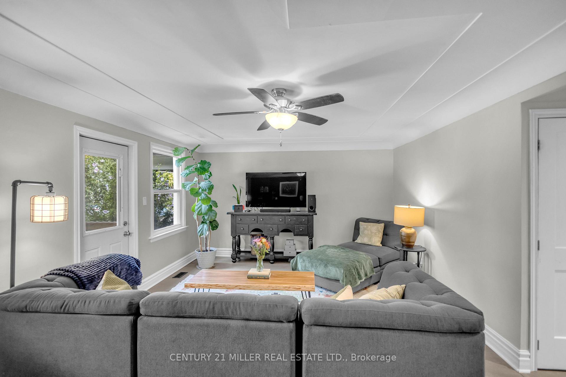 Photo 6 of 16 Wexford Avenue N, Hamilton, Crown Point — HOMEH