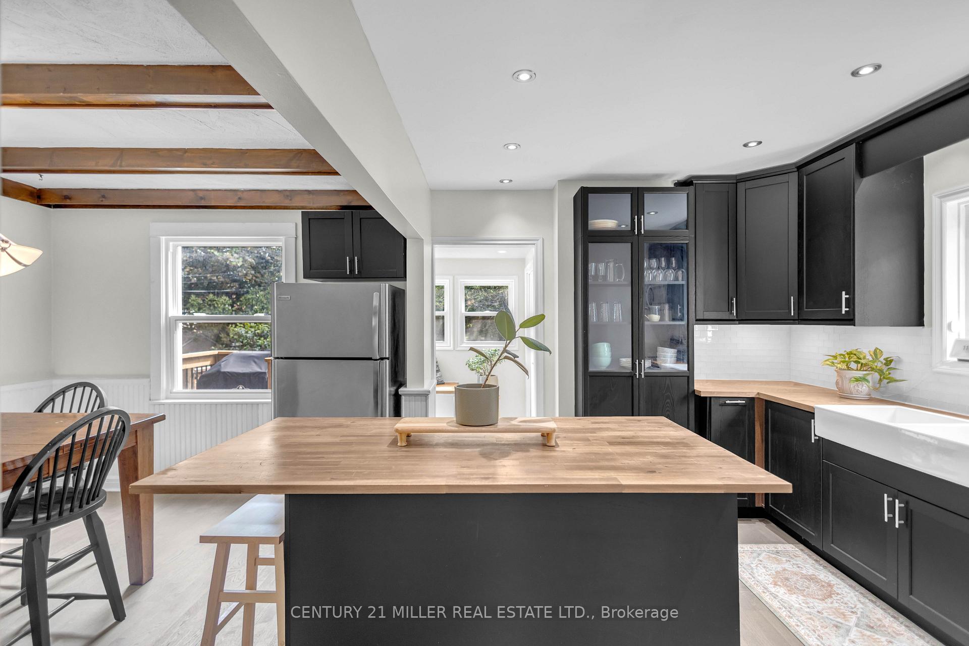 Photo 7 of 16 Wexford Avenue N, Hamilton, Crown Point — HOMEH