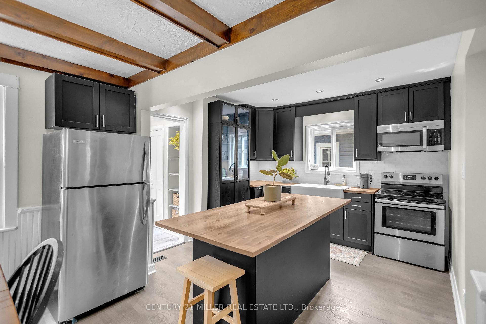 Photo 8 of 16 Wexford Avenue N, Hamilton, Crown Point — HOMEH