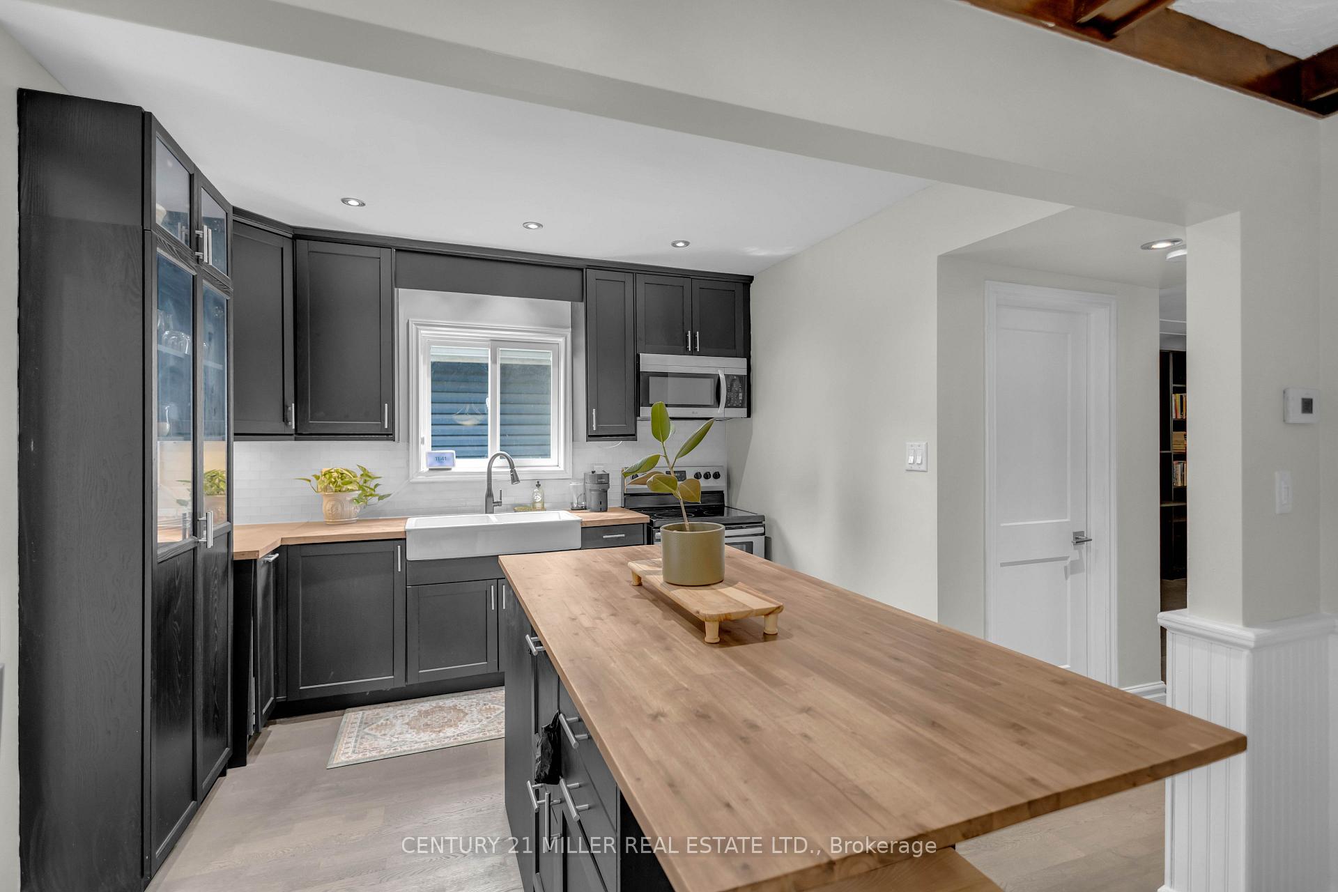 Photo 9 of 16 Wexford Avenue N, Hamilton, Crown Point — HOMEH