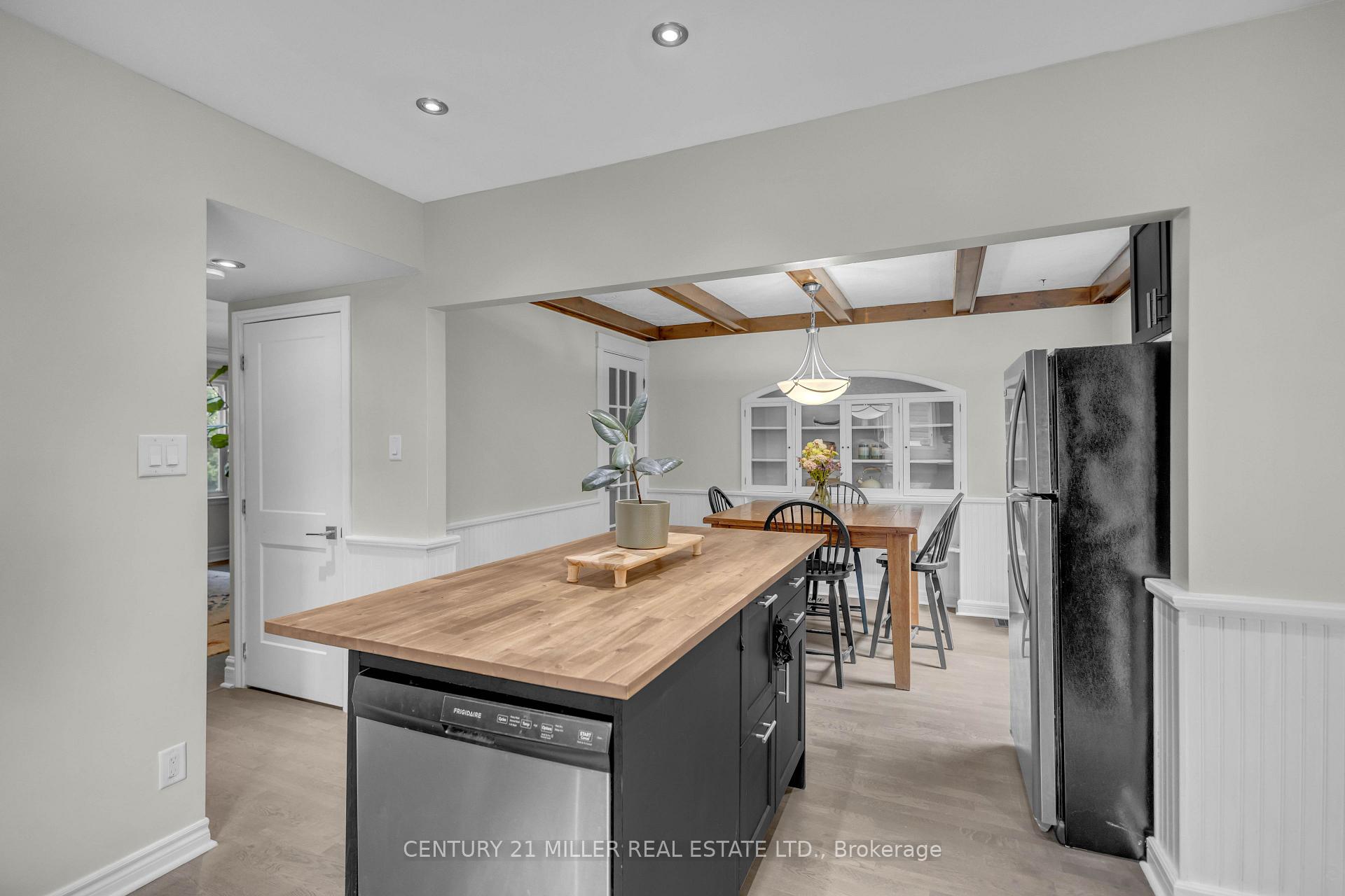 Photo 11 of 16 Wexford Avenue N, Hamilton, Crown Point — HOMEH