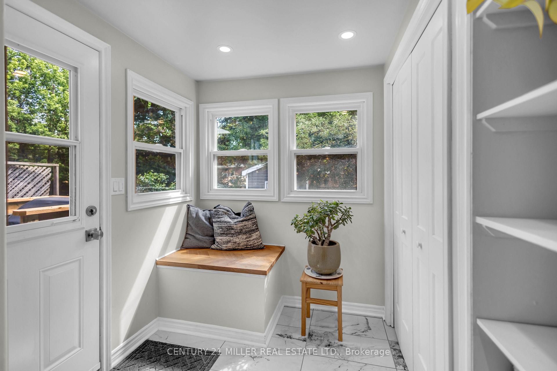 Photo 13 of 16 Wexford Avenue N, Hamilton, Crown Point — HOMEH
