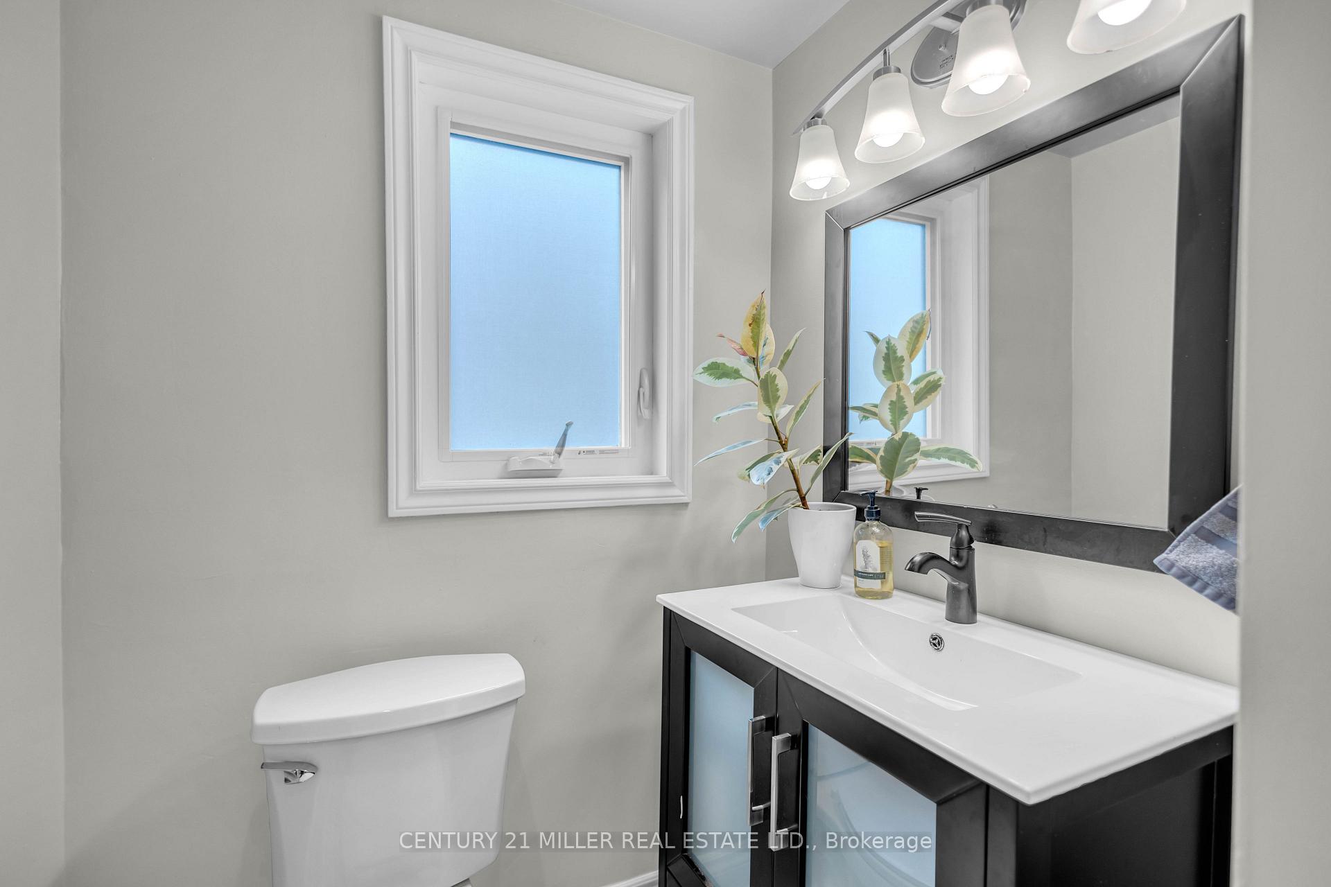 Photo 14 of 16 Wexford Avenue N, Hamilton, Crown Point — HOMEH