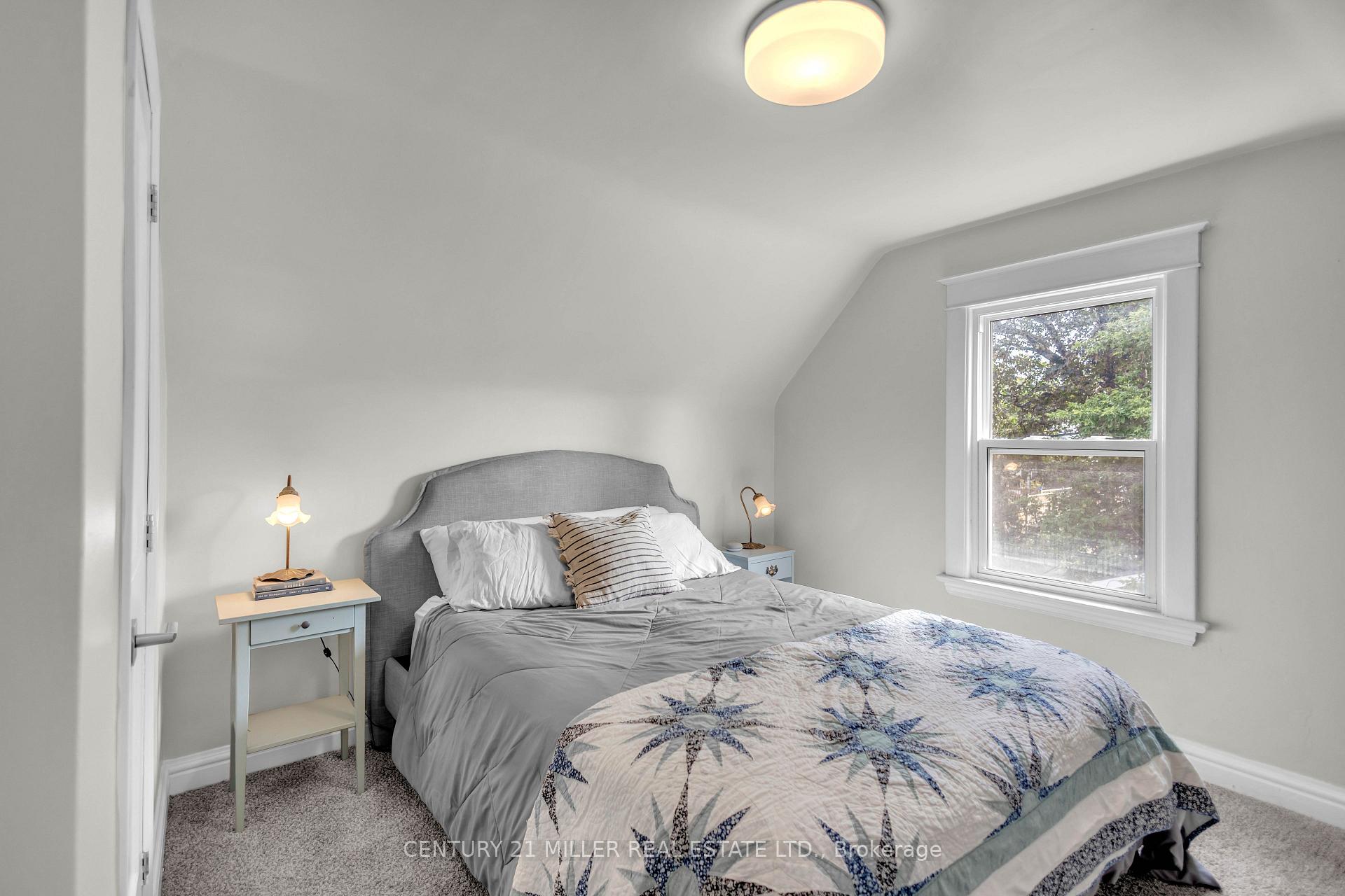 Photo 15 of 16 Wexford Avenue N, Hamilton, Crown Point — HOMEH