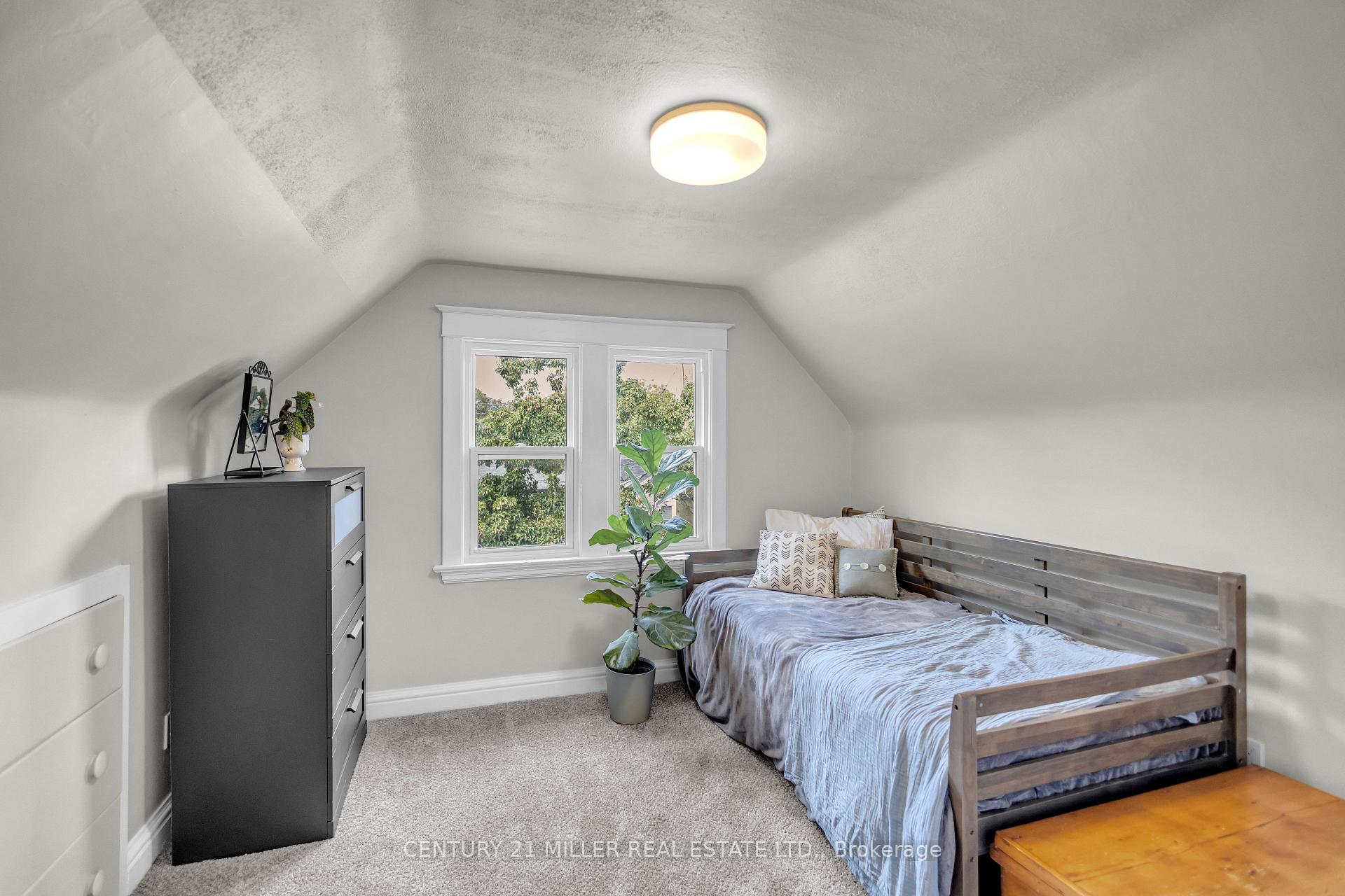 Photo 16 of 16 Wexford Avenue N, Hamilton, Crown Point — HOMEH