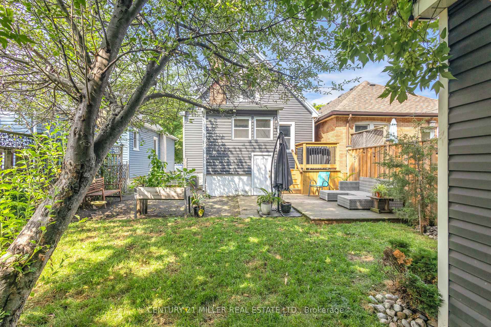 Photo 23 of 16 Wexford Avenue N, Hamilton, Crown Point — HOMEH