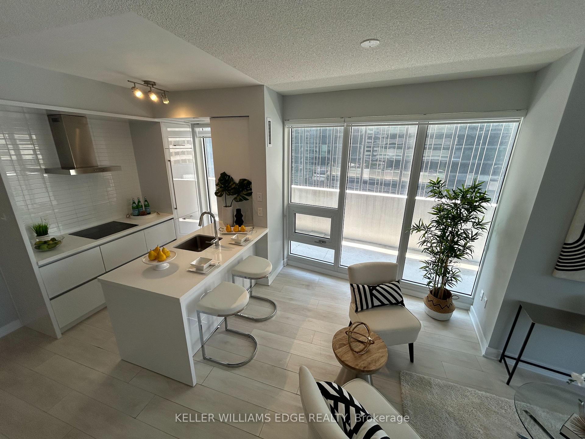 Photo 2 of Unit 809, 2221 Yonge Street, Toronto, Mount Pleasant West — HOMEH