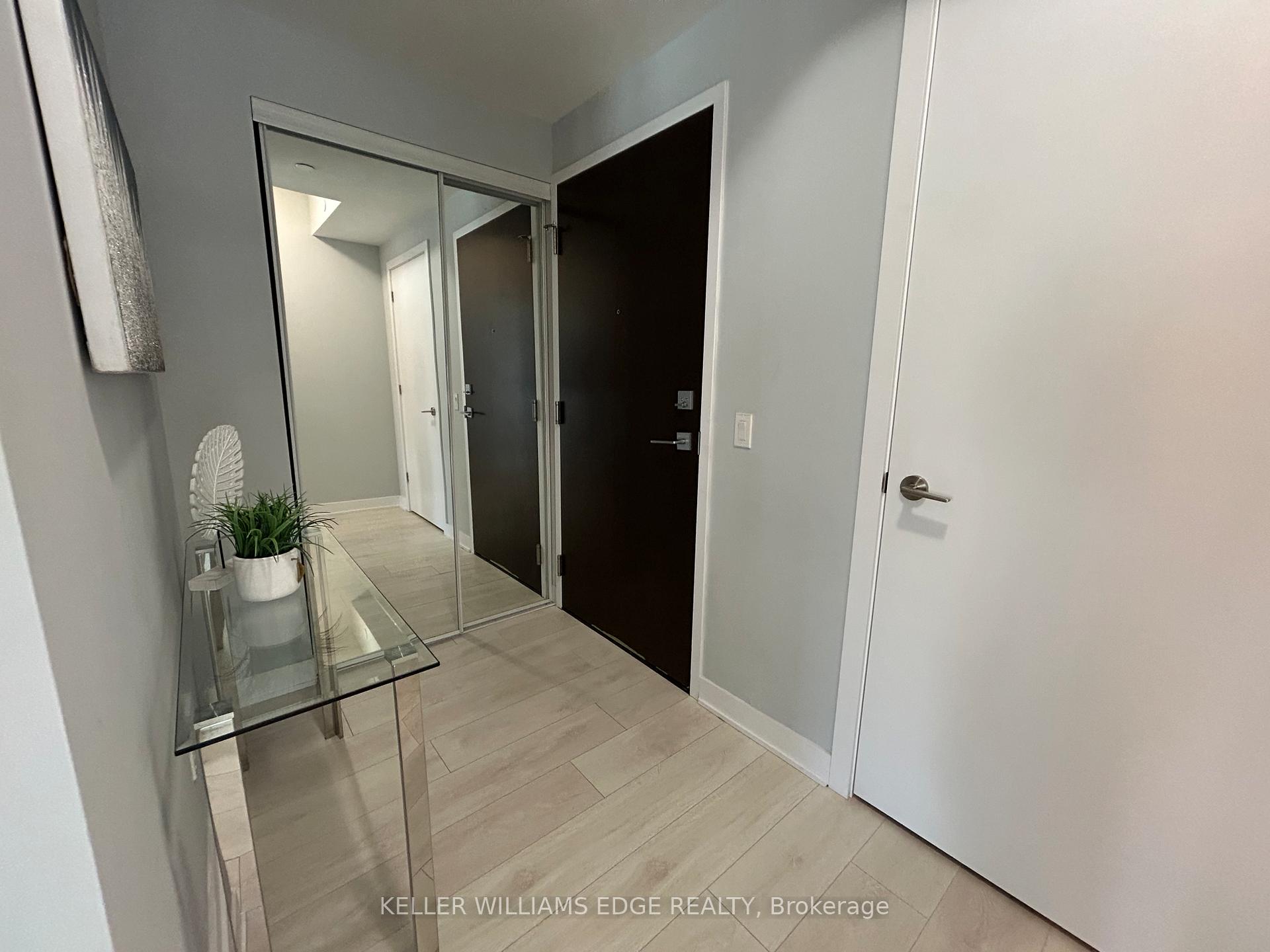 Photo 3 of Unit 809, 2221 Yonge Street, Toronto, Mount Pleasant West — HOMEH