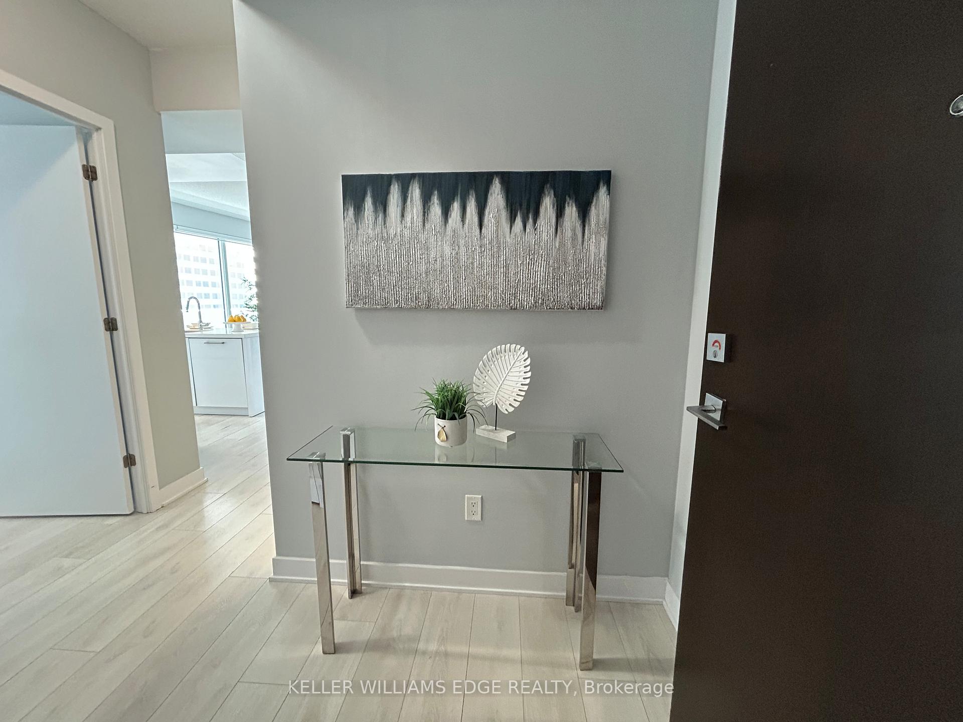 Photo 4 of Unit 809, 2221 Yonge Street, Toronto, Mount Pleasant West — HOMEH