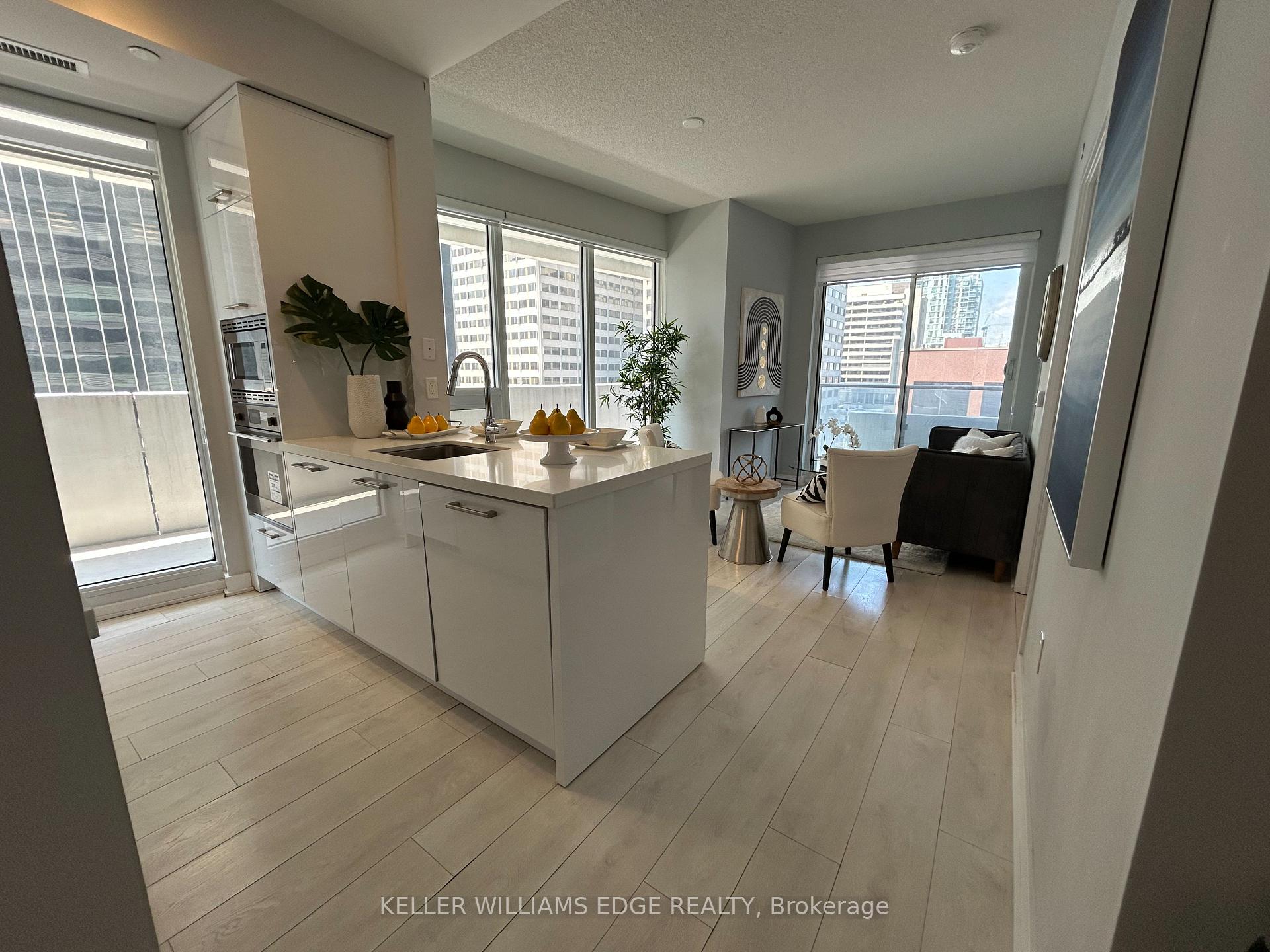 Photo 8 of Unit 809, 2221 Yonge Street, Toronto, Mount Pleasant West — HOMEH