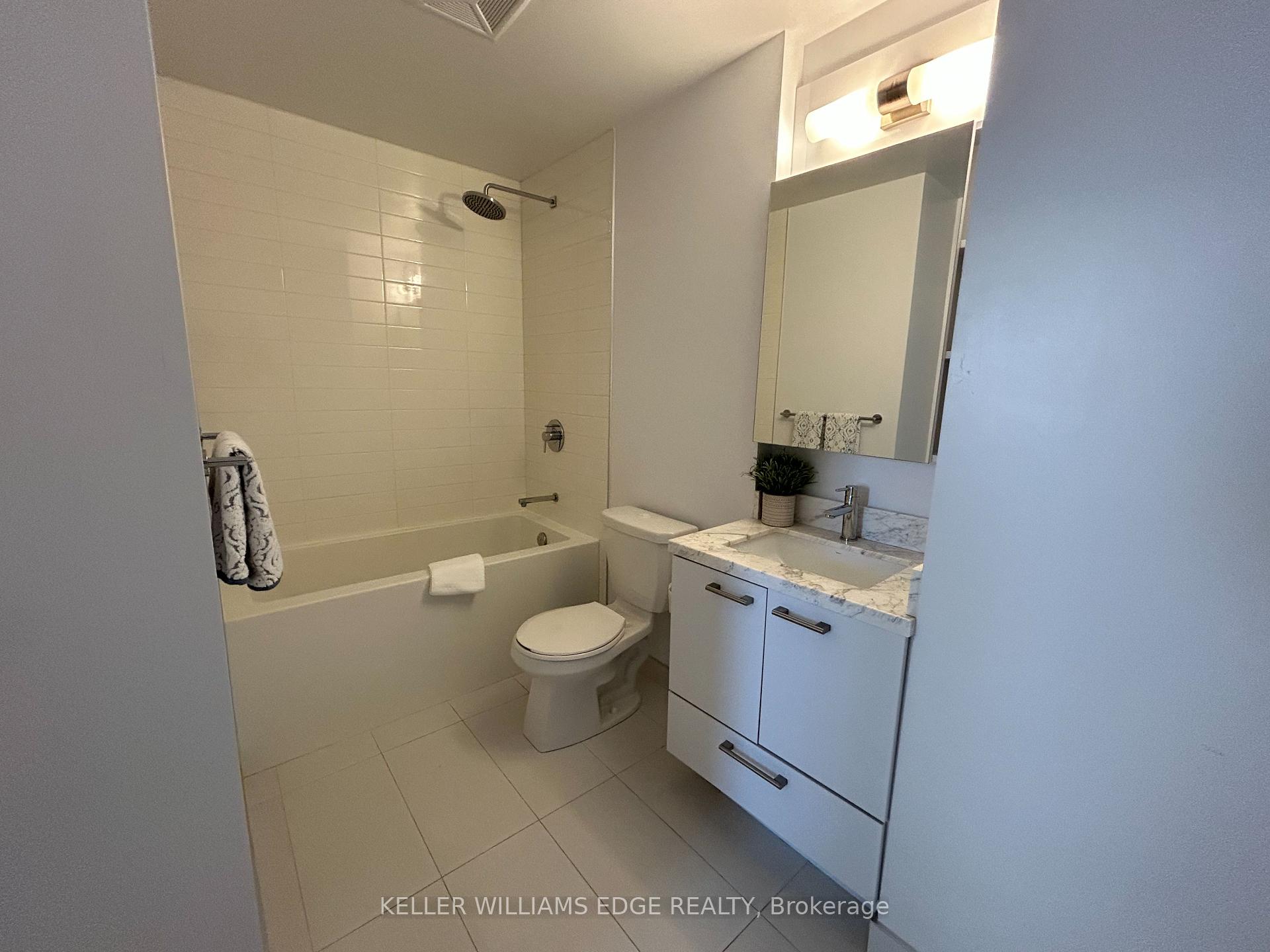 Photo 11 of Unit 809, 2221 Yonge Street, Toronto, Mount Pleasant West — HOMEH
