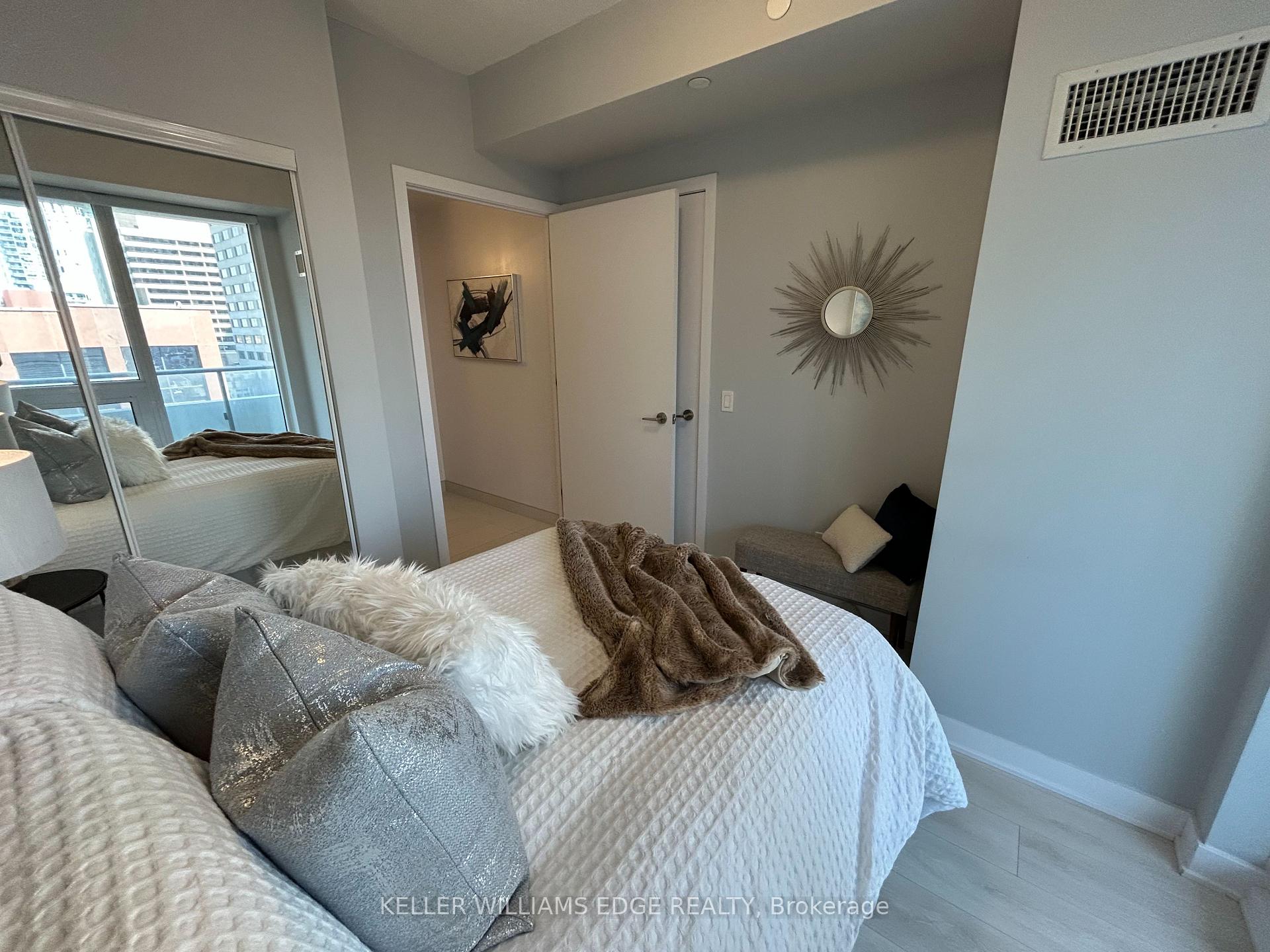 Photo 17 of Unit 809, 2221 Yonge Street, Toronto, Mount Pleasant West — HOMEH