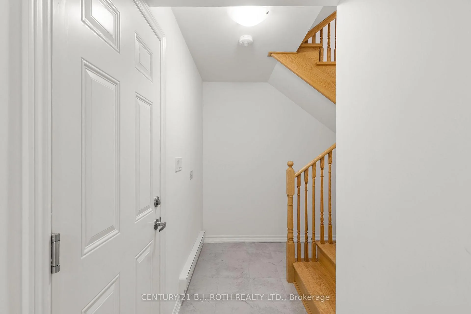 Photo 4 of Unit 4, 23 Hay Lane, Barrie, Innis-Shore — HOMEH