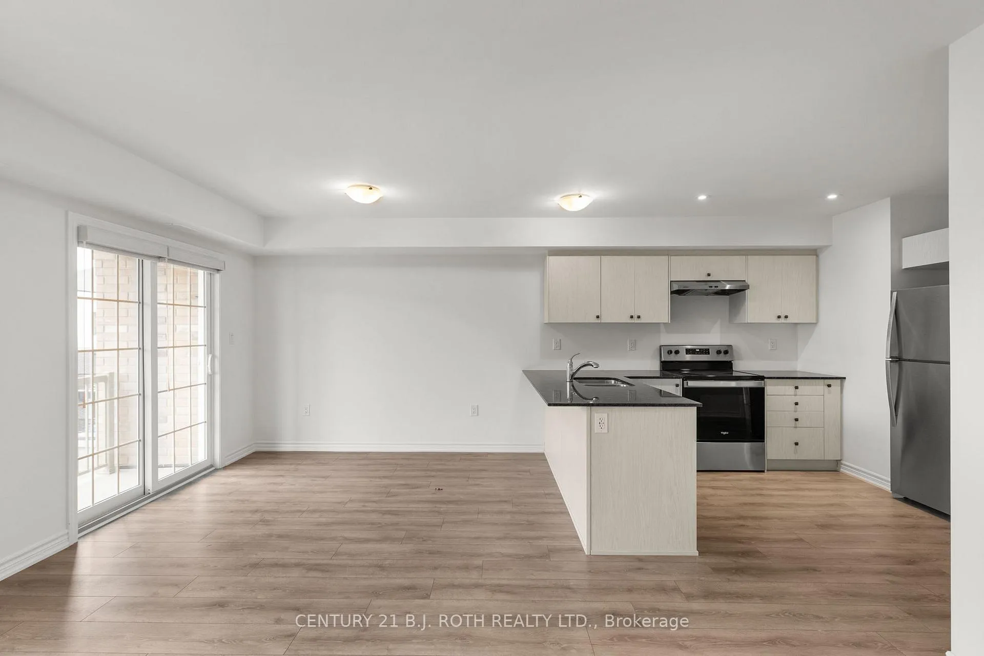 Photo 6 of Unit 4, 23 Hay Lane, Barrie, Innis-Shore — HOMEH