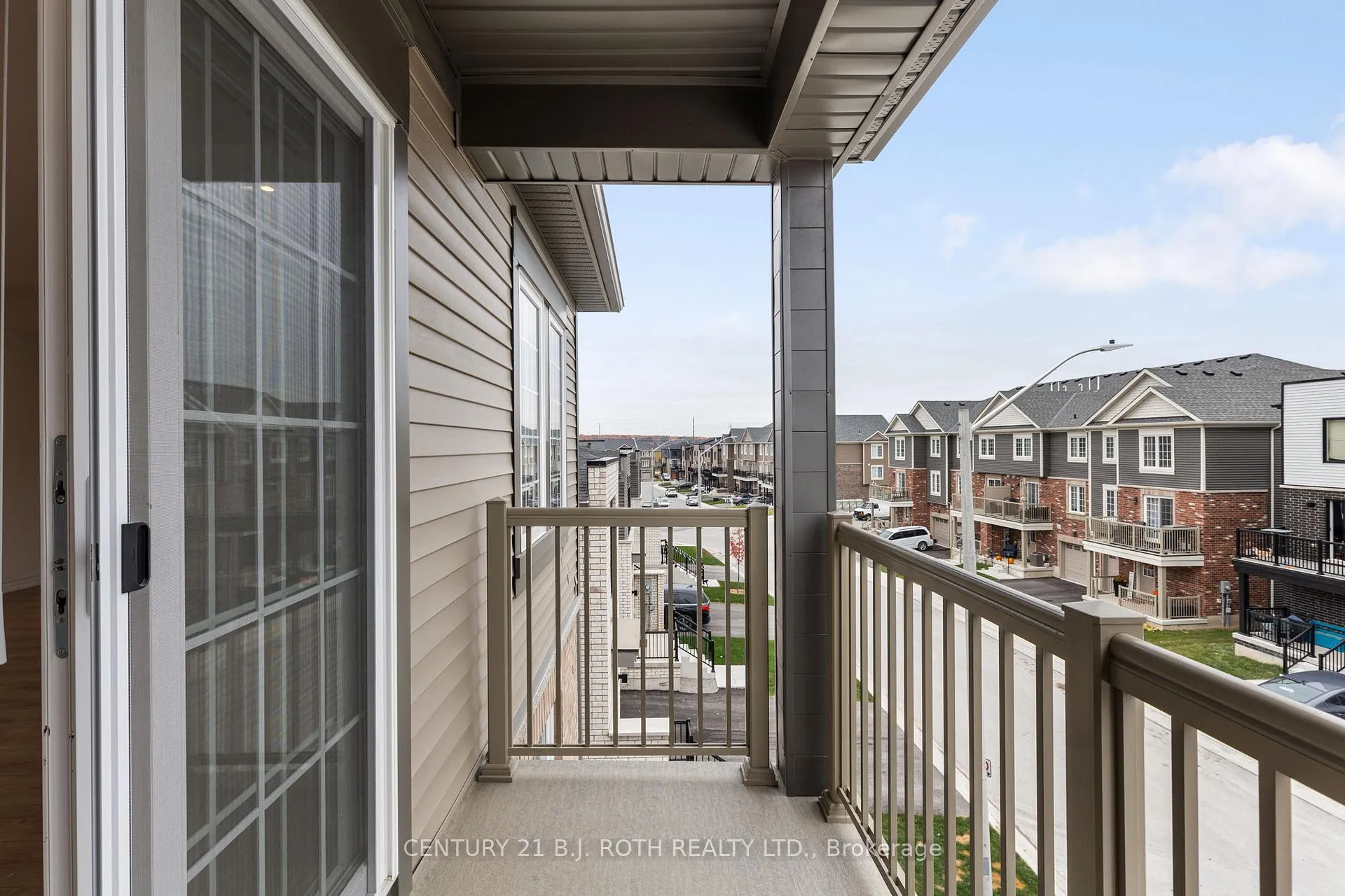 Photo 7 of Unit 4, 23 Hay Lane, Barrie, Innis-Shore — HOMEH