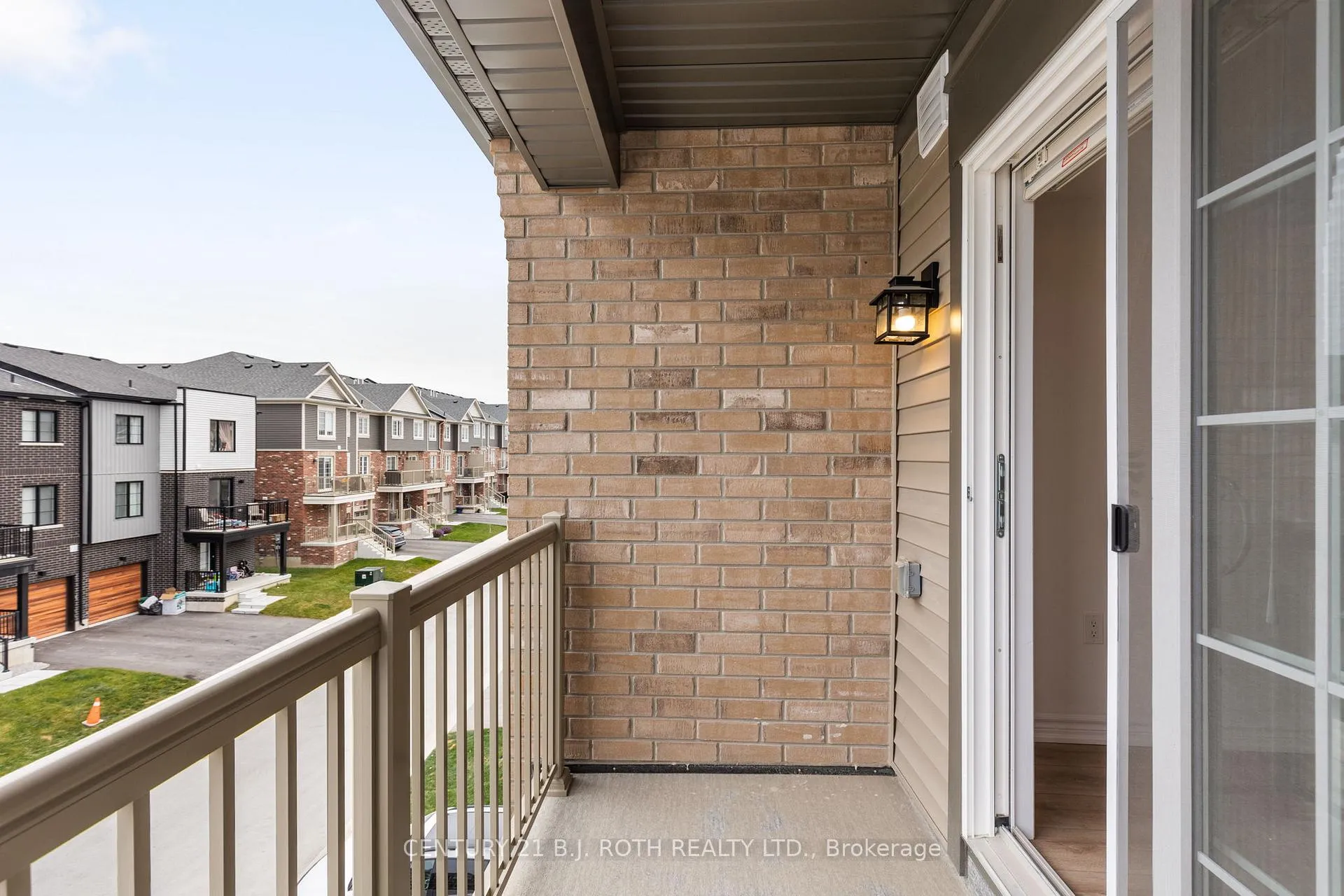 Photo 8 of Unit 4, 23 Hay Lane, Barrie, Innis-Shore — HOMEH