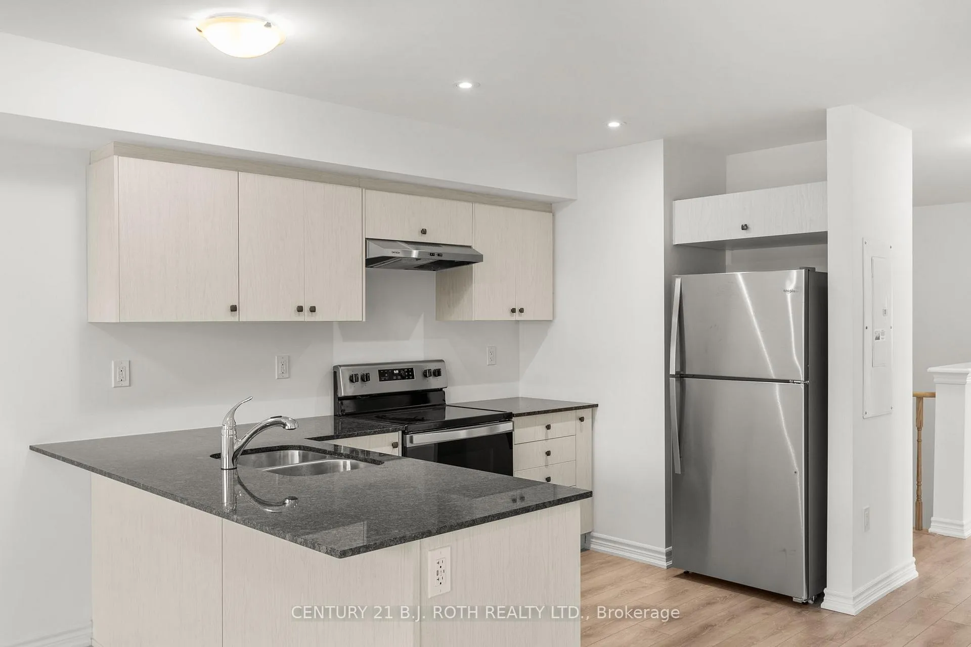 Photo 10 of Unit 4, 23 Hay Lane, Barrie, Innis-Shore — HOMEH